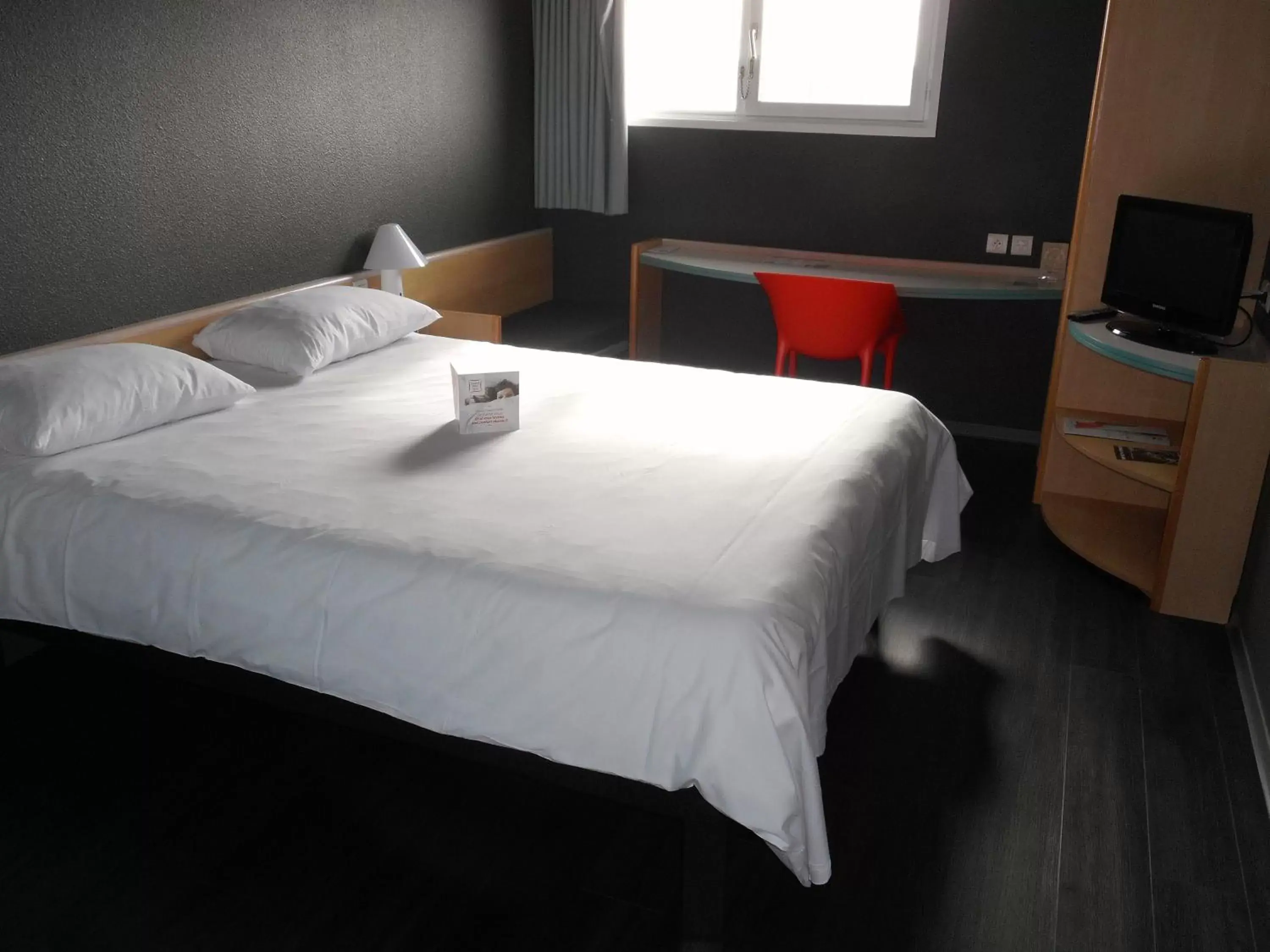 Bedroom, Bed in ibis Rennes Beaulieu