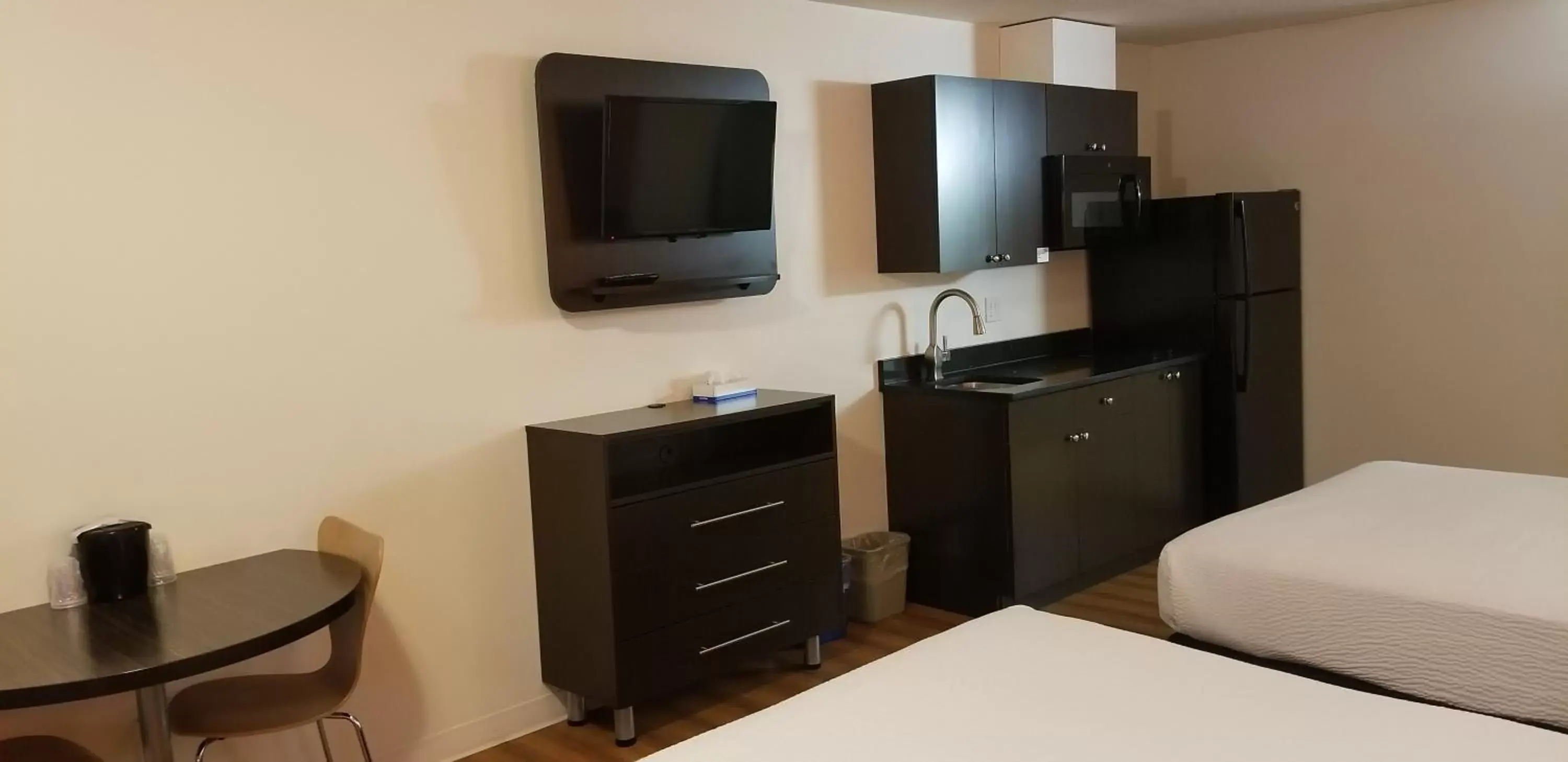 Bed in Joys Inn Innisfail, AB Bed in Joys Inn Innisfail, AB