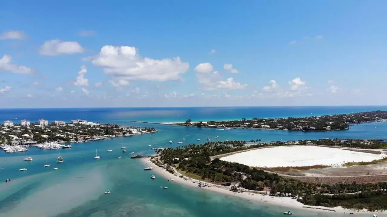 Neighbourhood, Bird's-eye View in Hemingway Suites at Palm Beach Hotel Island