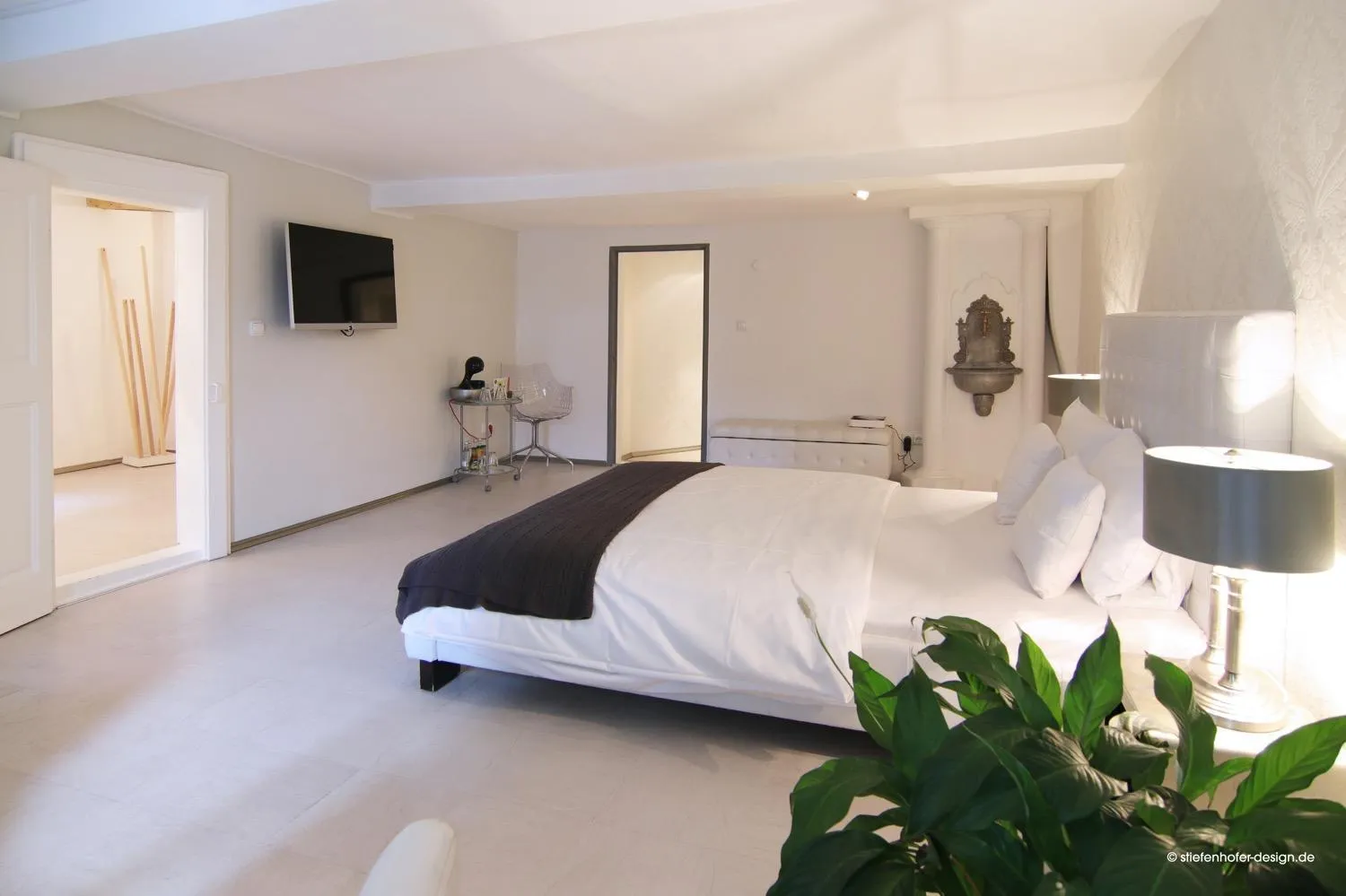 Photo of the whole room, Bed in Elements Hotel