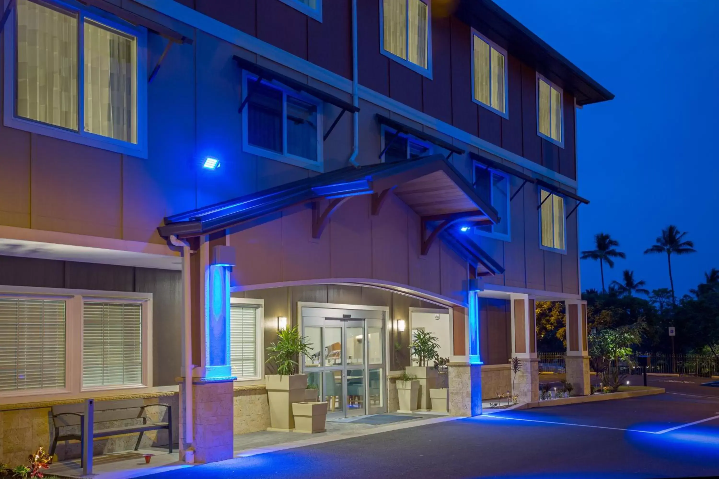 Property Building in Holiday Inn Express & Suites Kailua-Kona, an IHG Hotel