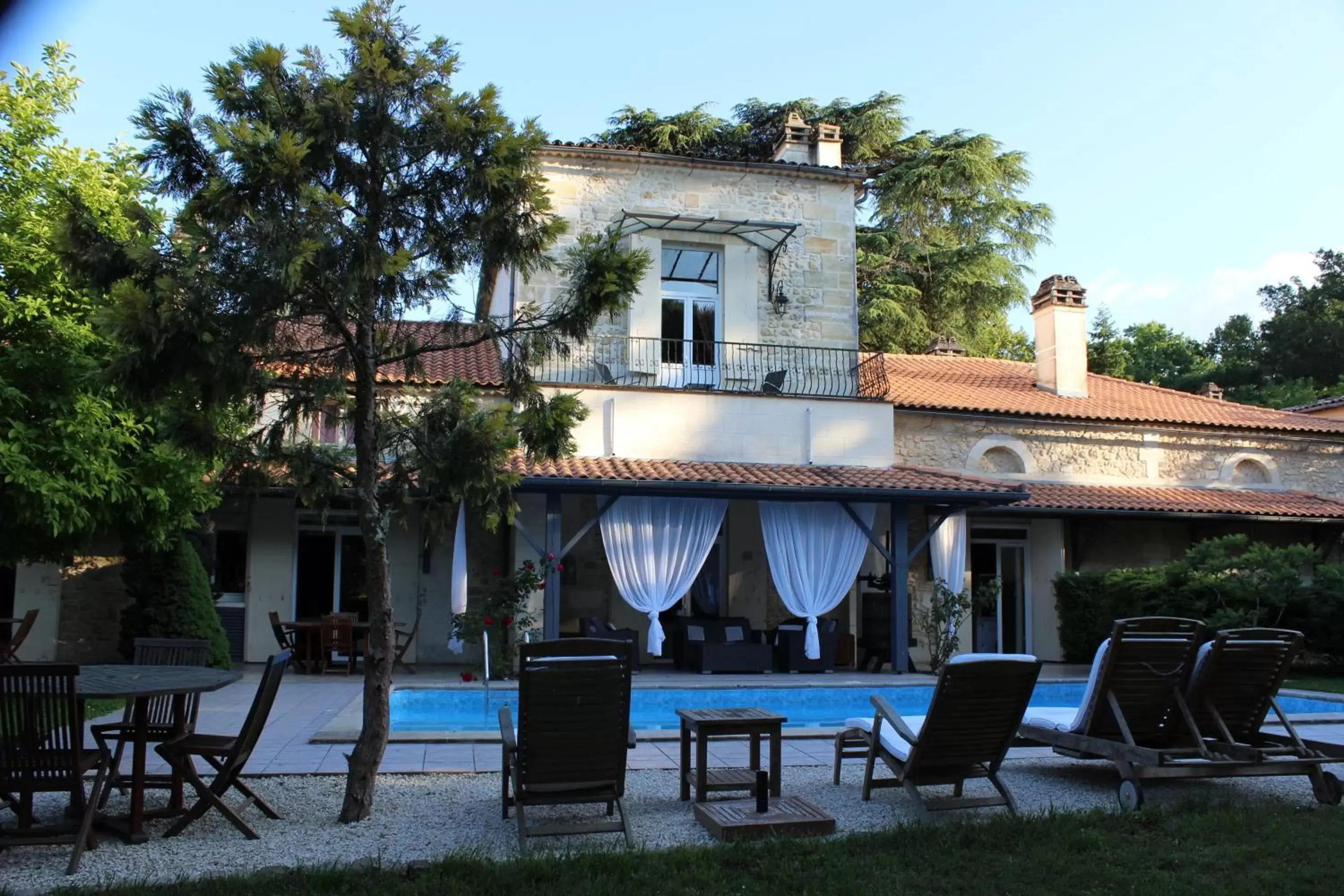 Swimming pool, Property Building in Château la Moune