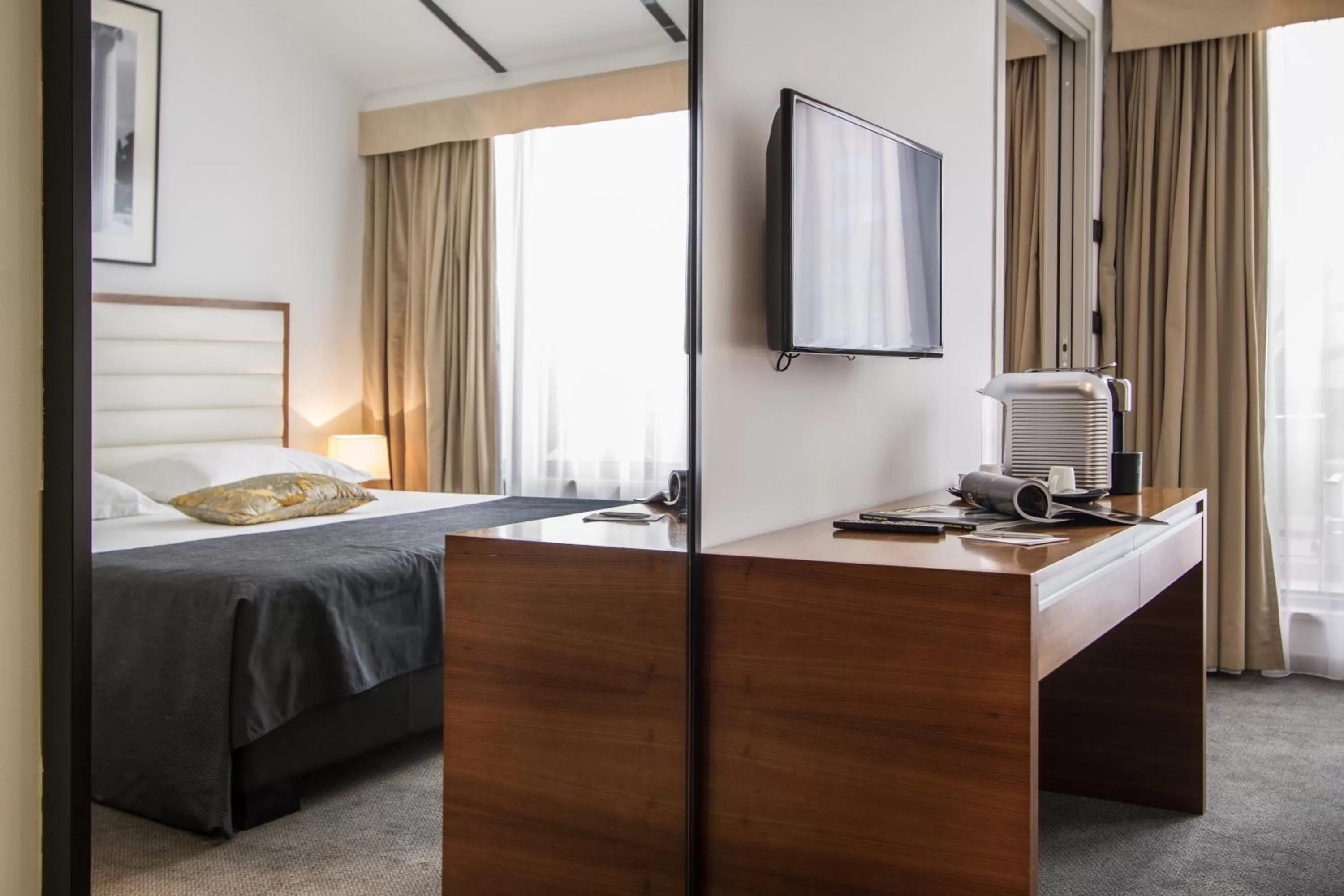 TV and multimedia, Bed in Hotel Atrium