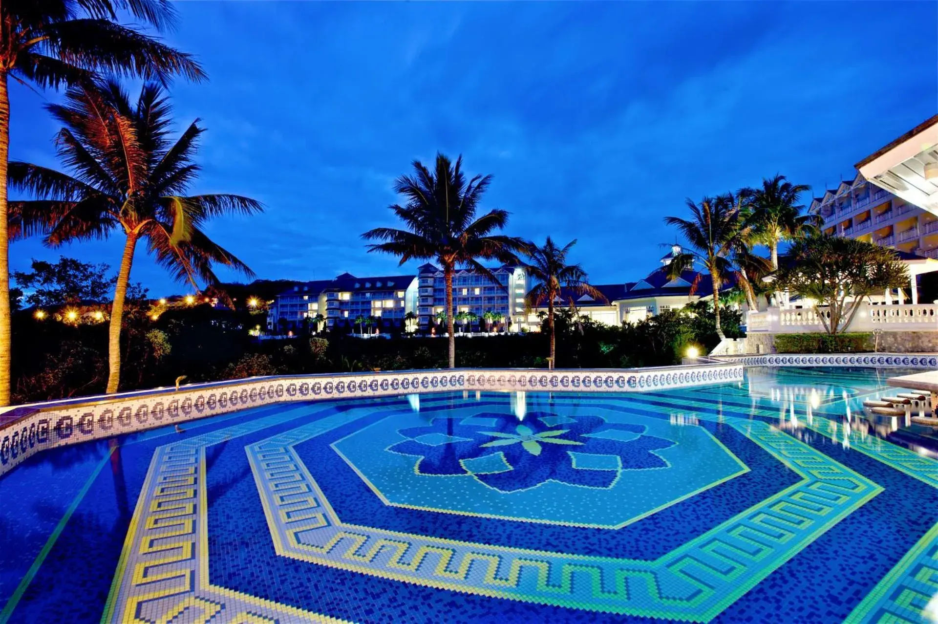 Swimming Pool in Farglory Hotel