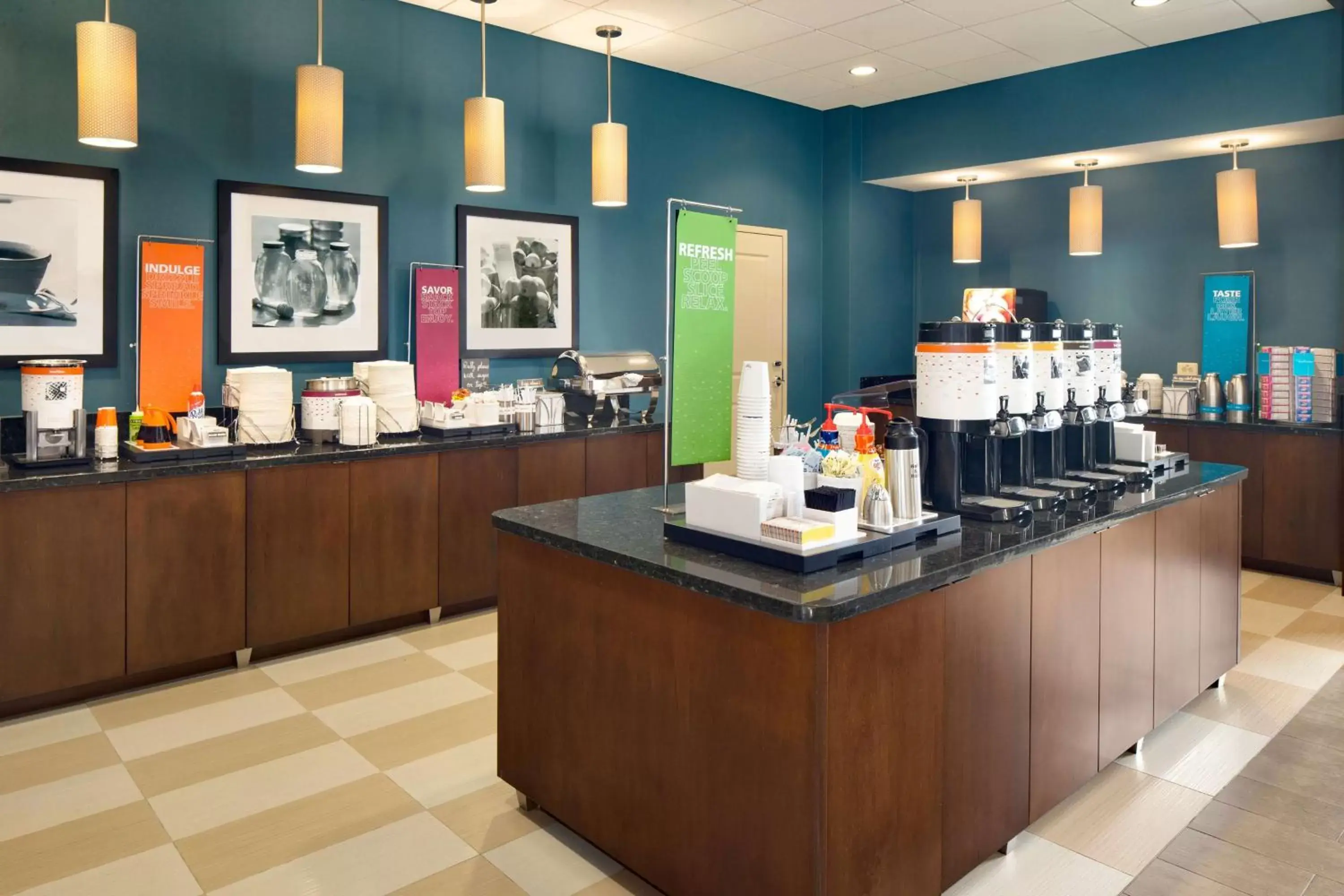 Dining area, Restaurant/Places to Eat in Hampton Inn & Suites Aberdeen/APG South