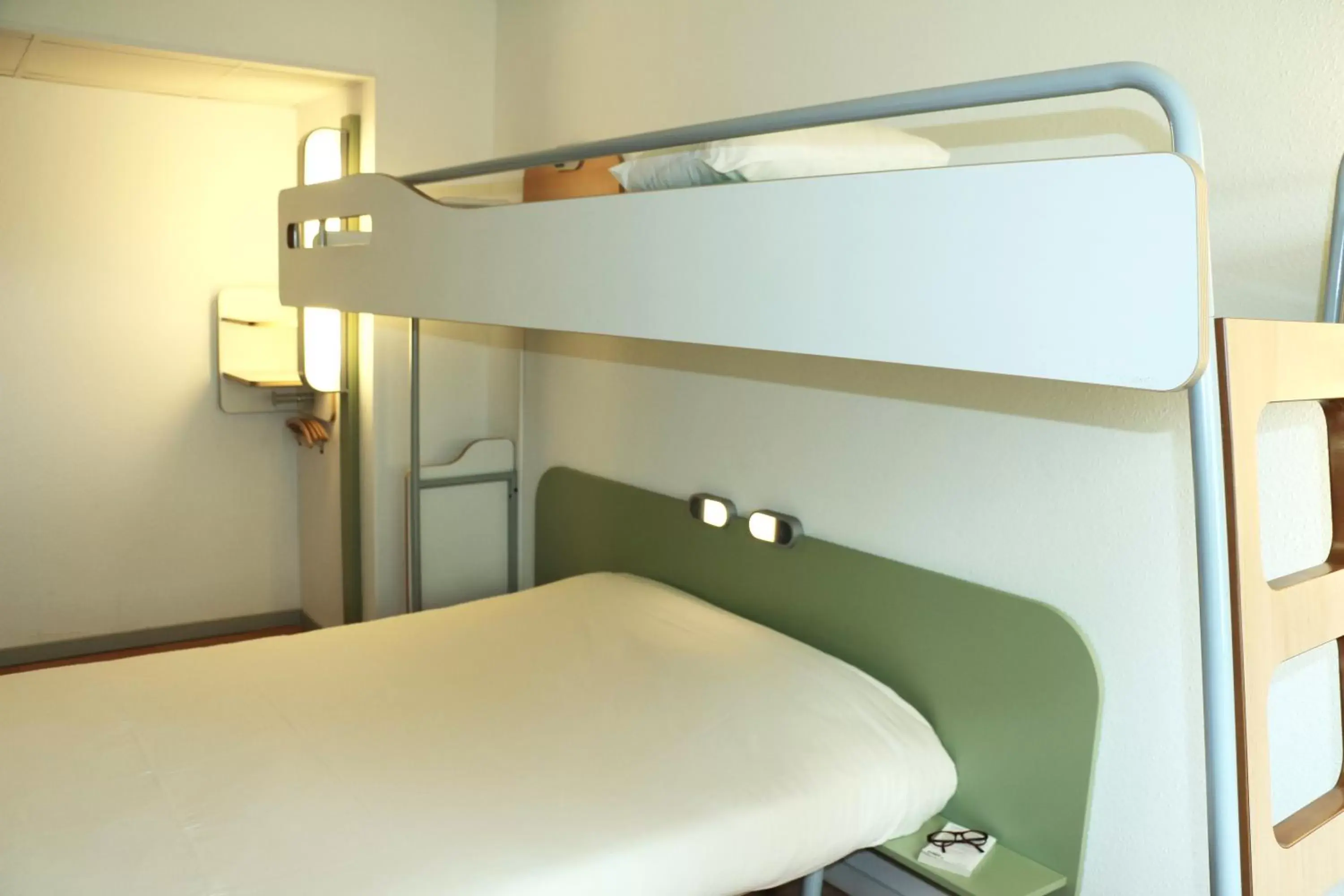 Day, Bed in ibis budget Castelnaudary - A61