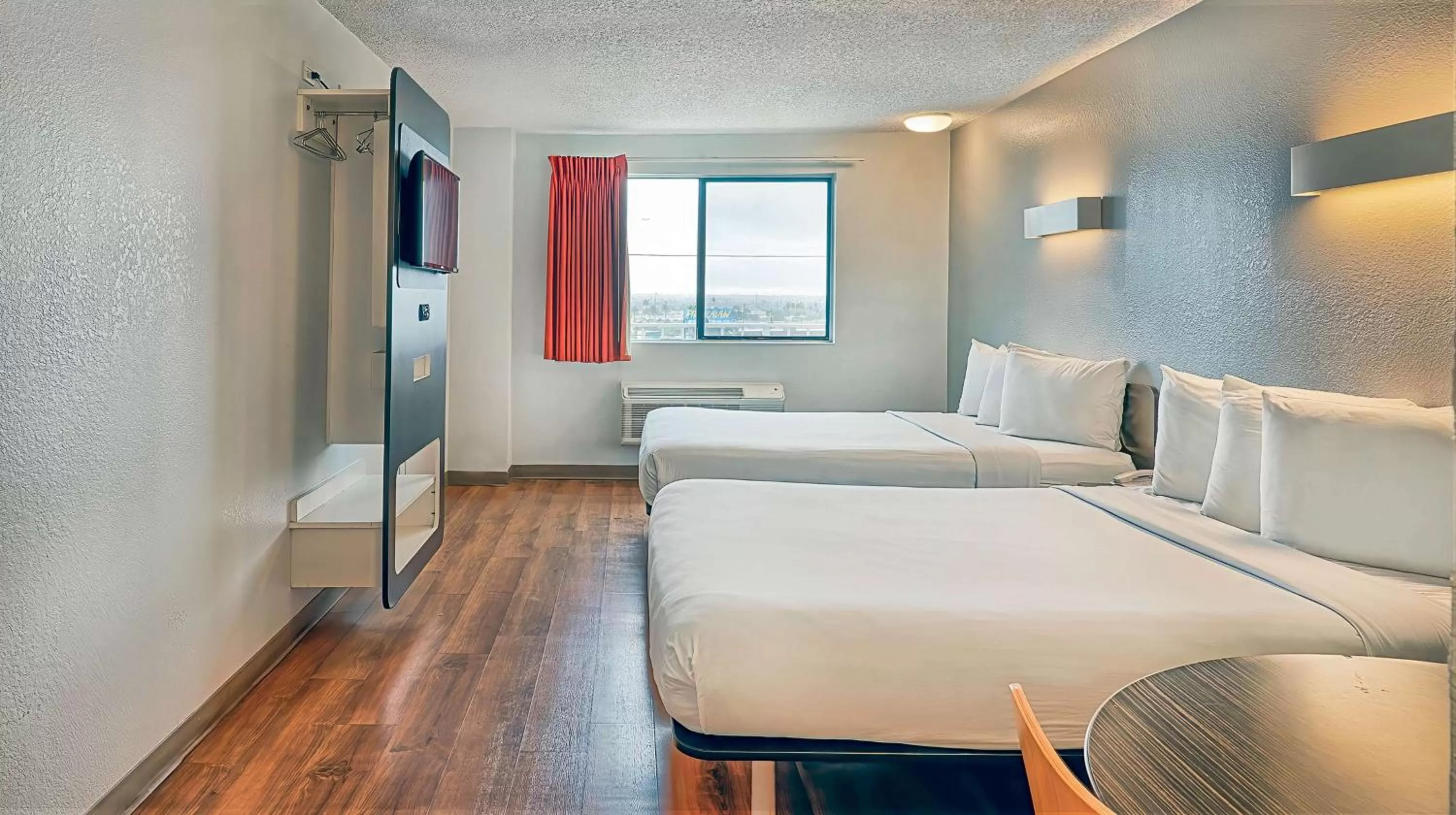 Bedroom, Bed in Motel 6-Los Angeles, CA - Los Angeles - LAX