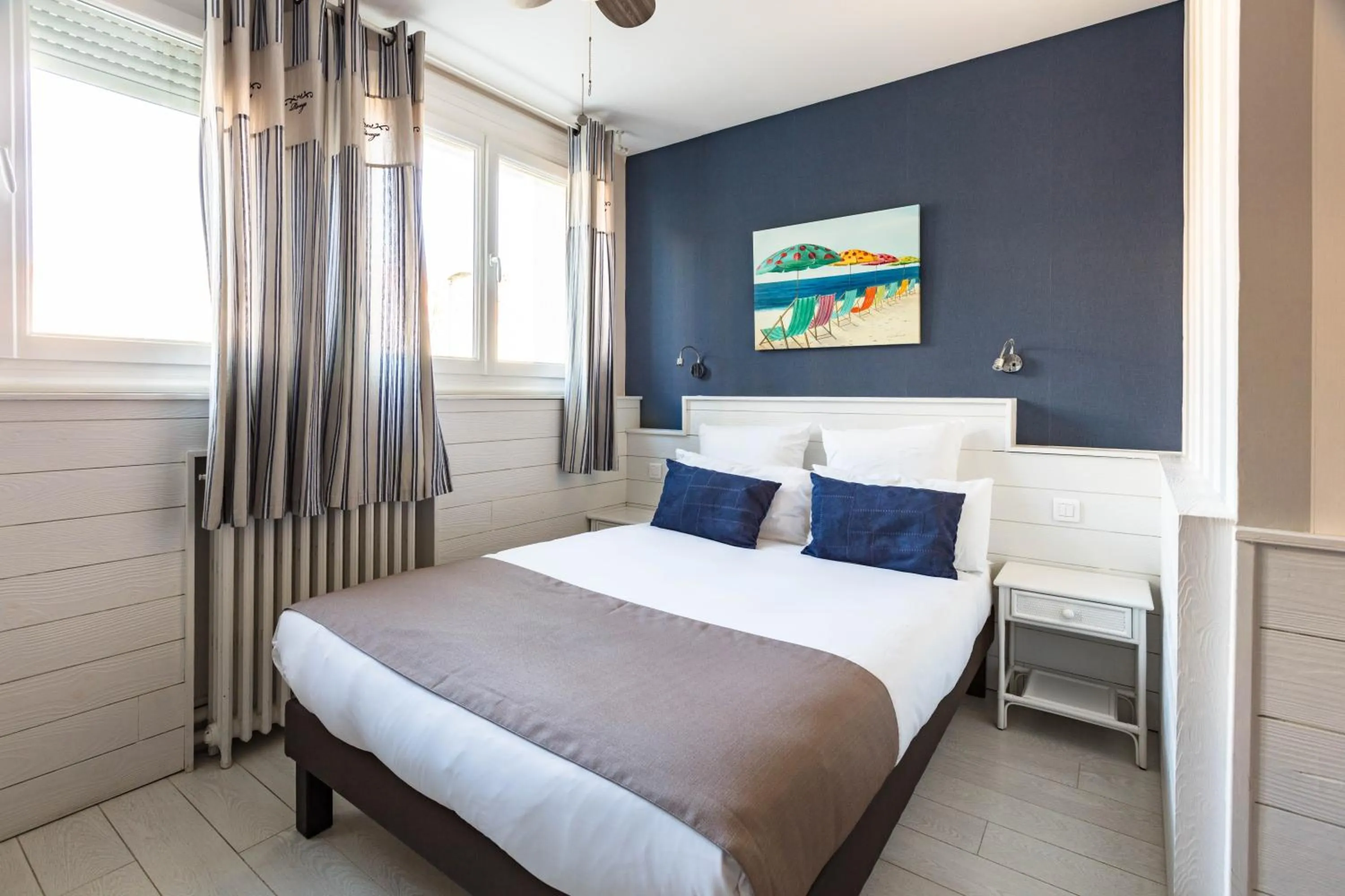 Triple Room with Partial Sea View in Hôtel The Originals Miramar, Royan Pontaillac