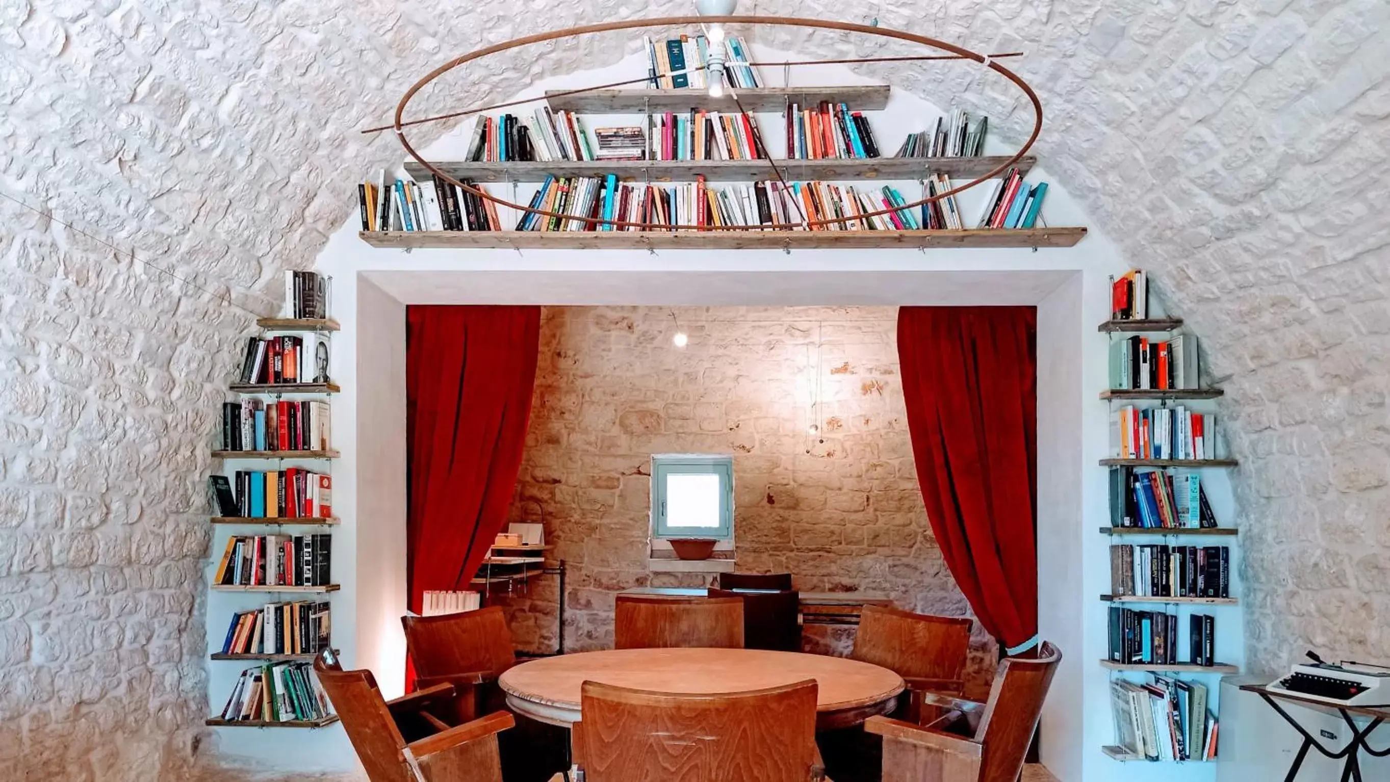 Restaurant/places to eat, Library in Masseria LoJazzo