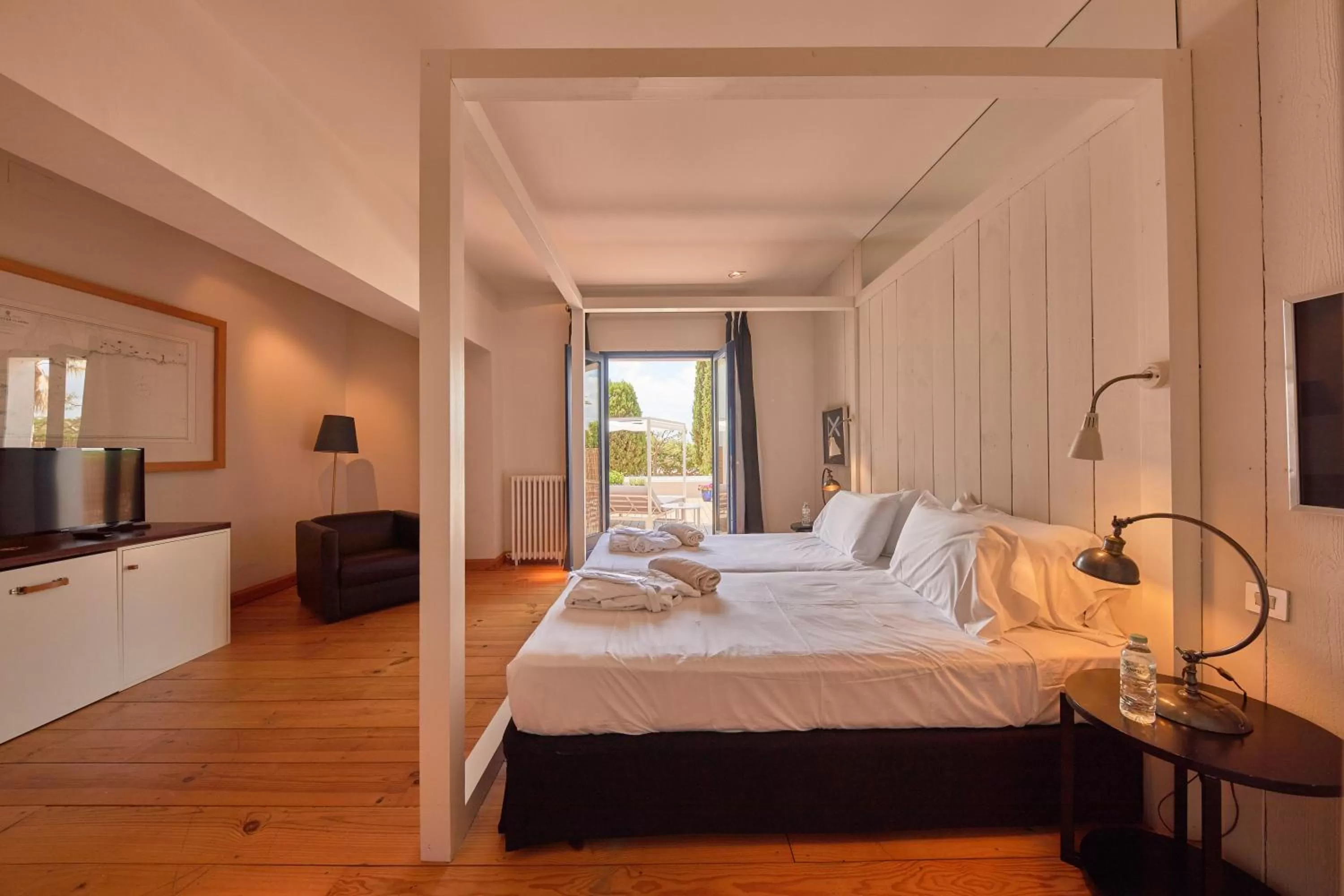 Bedroom, Bed in Hotel Trias