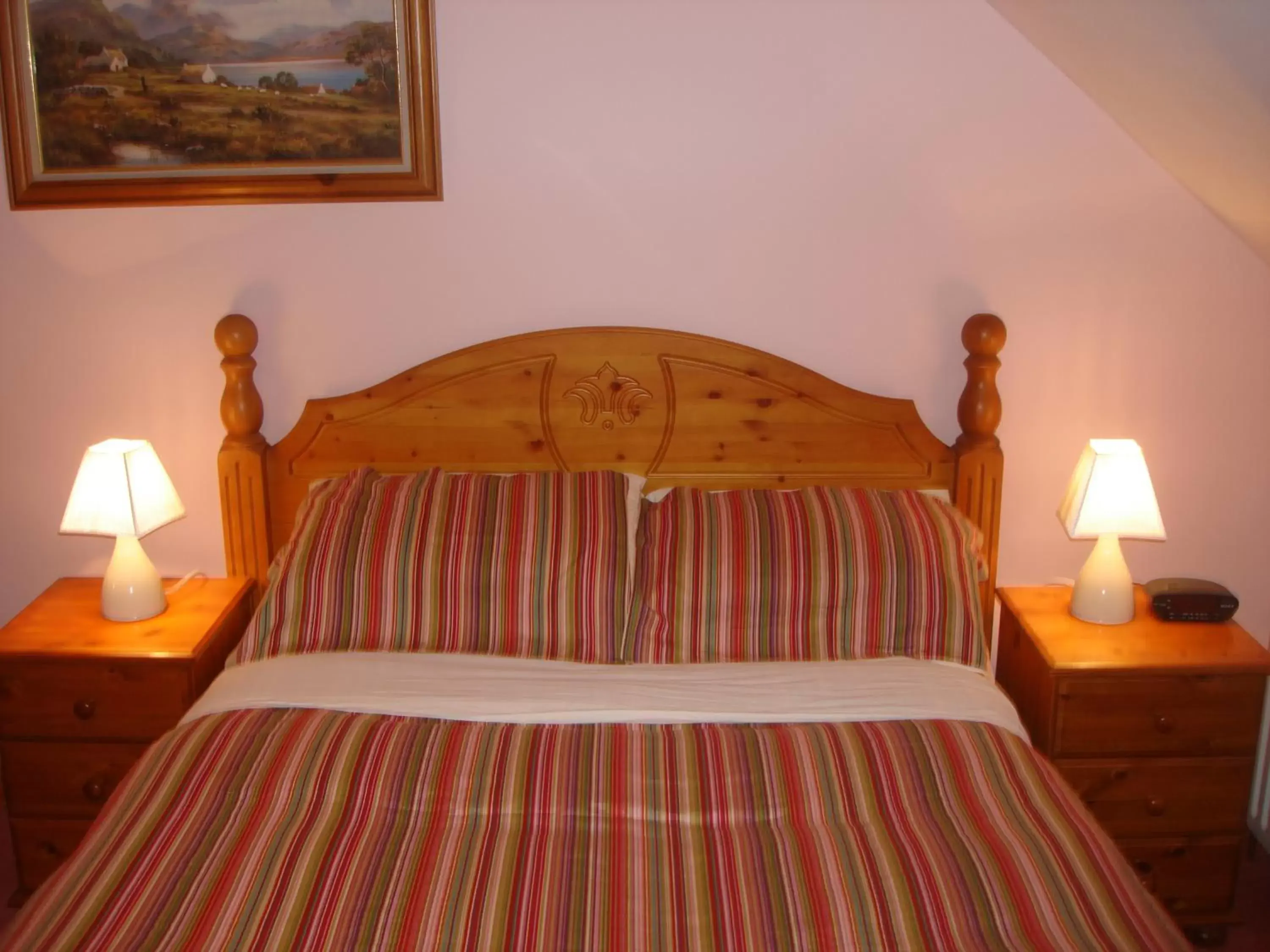 Bed in Rosmo House B&B