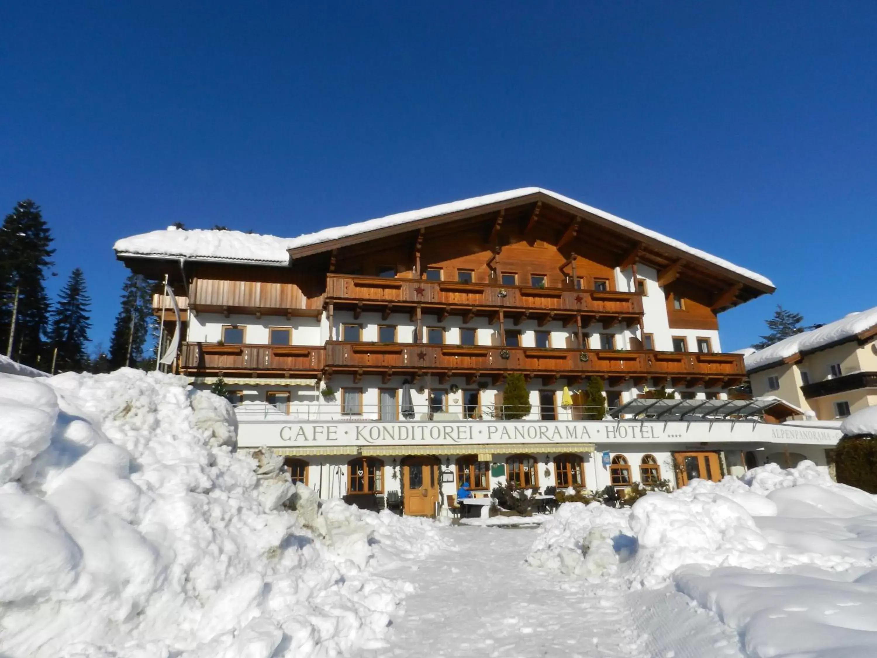 Facade/entrance, Winter in Hotel Alpenpanorama