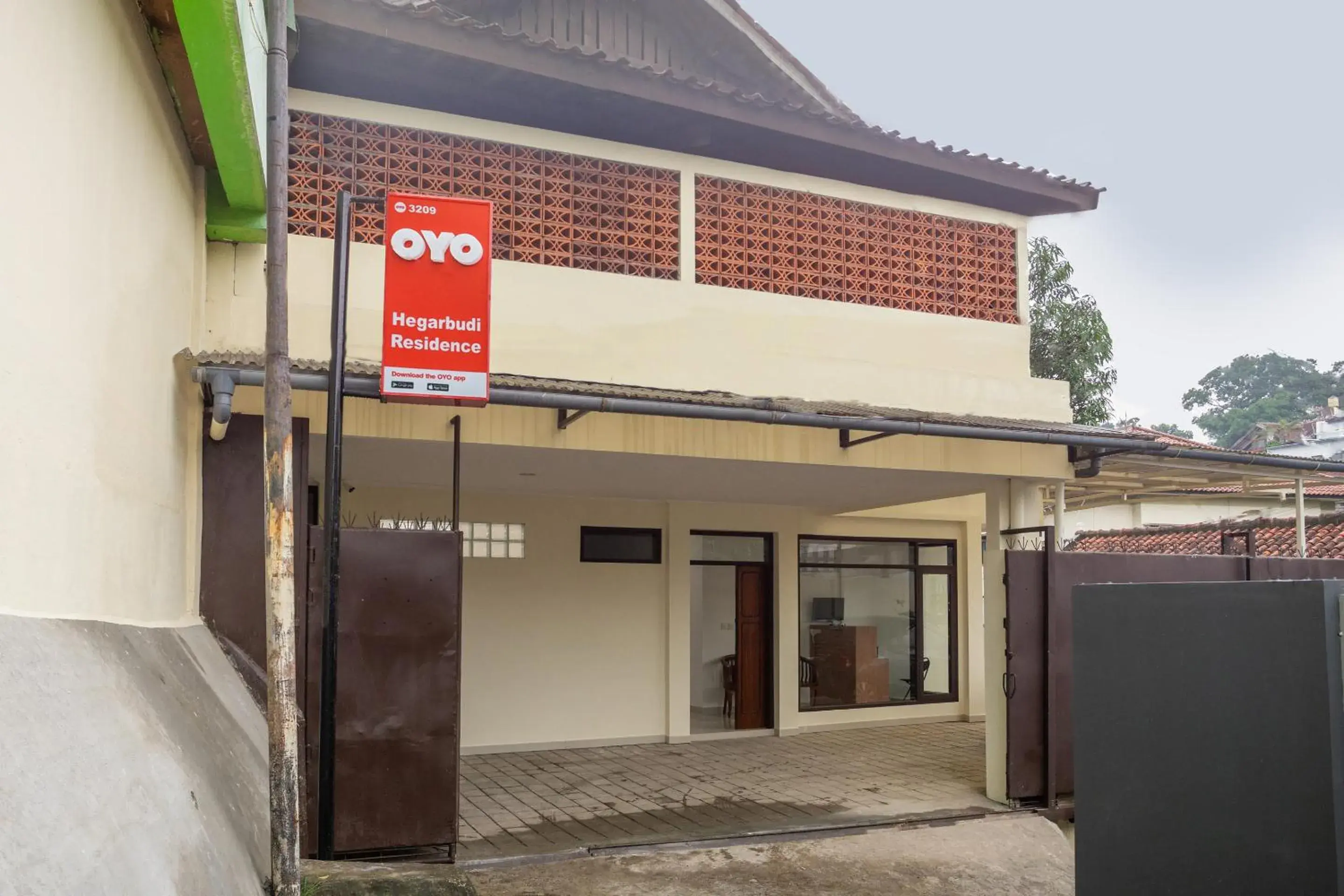 Property Building in OYO 3209 Hegarbudhi Residence