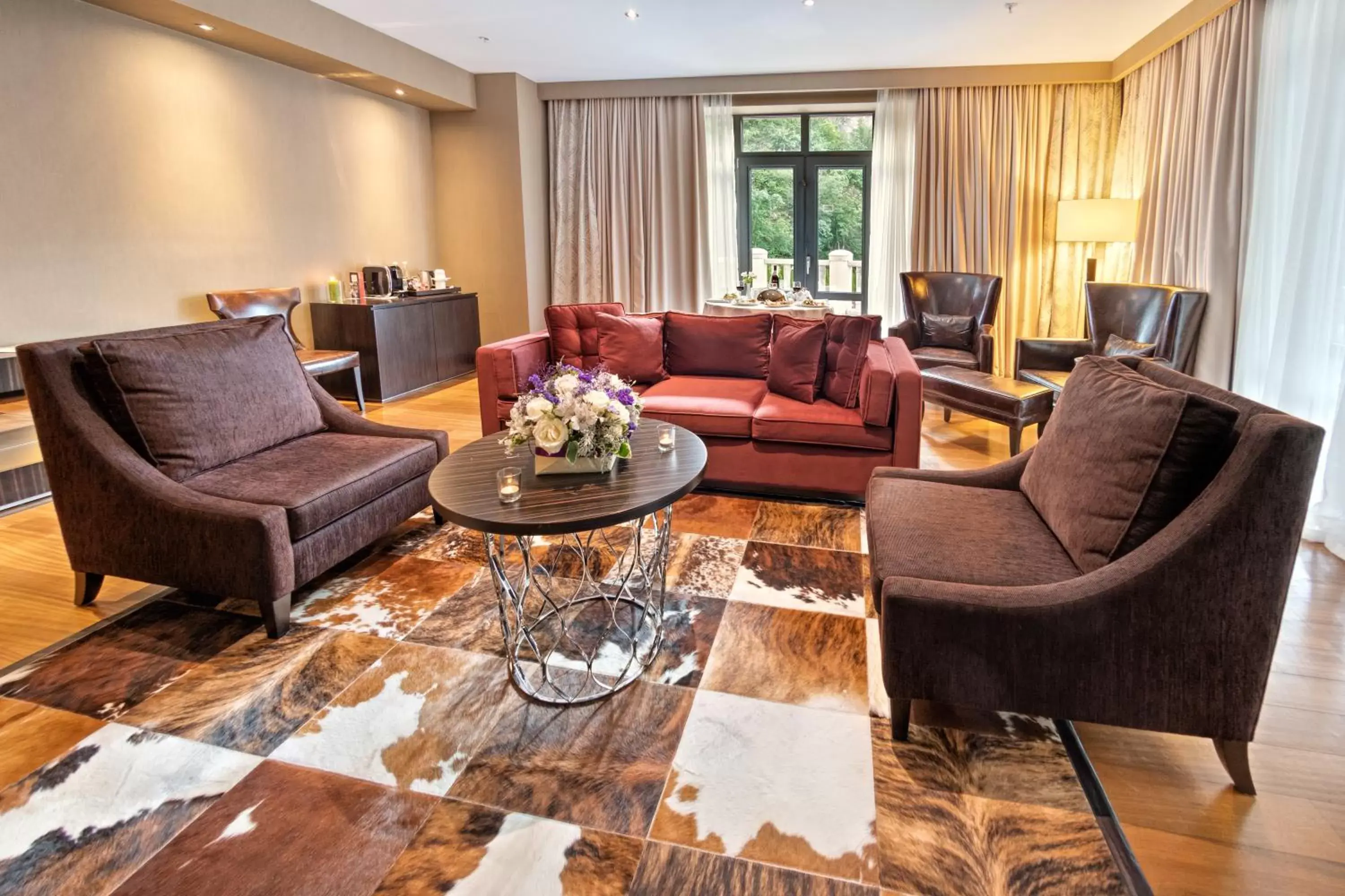 Living room, Seating Area in Crowne Plaza - Borjomi, an IHG Hotel