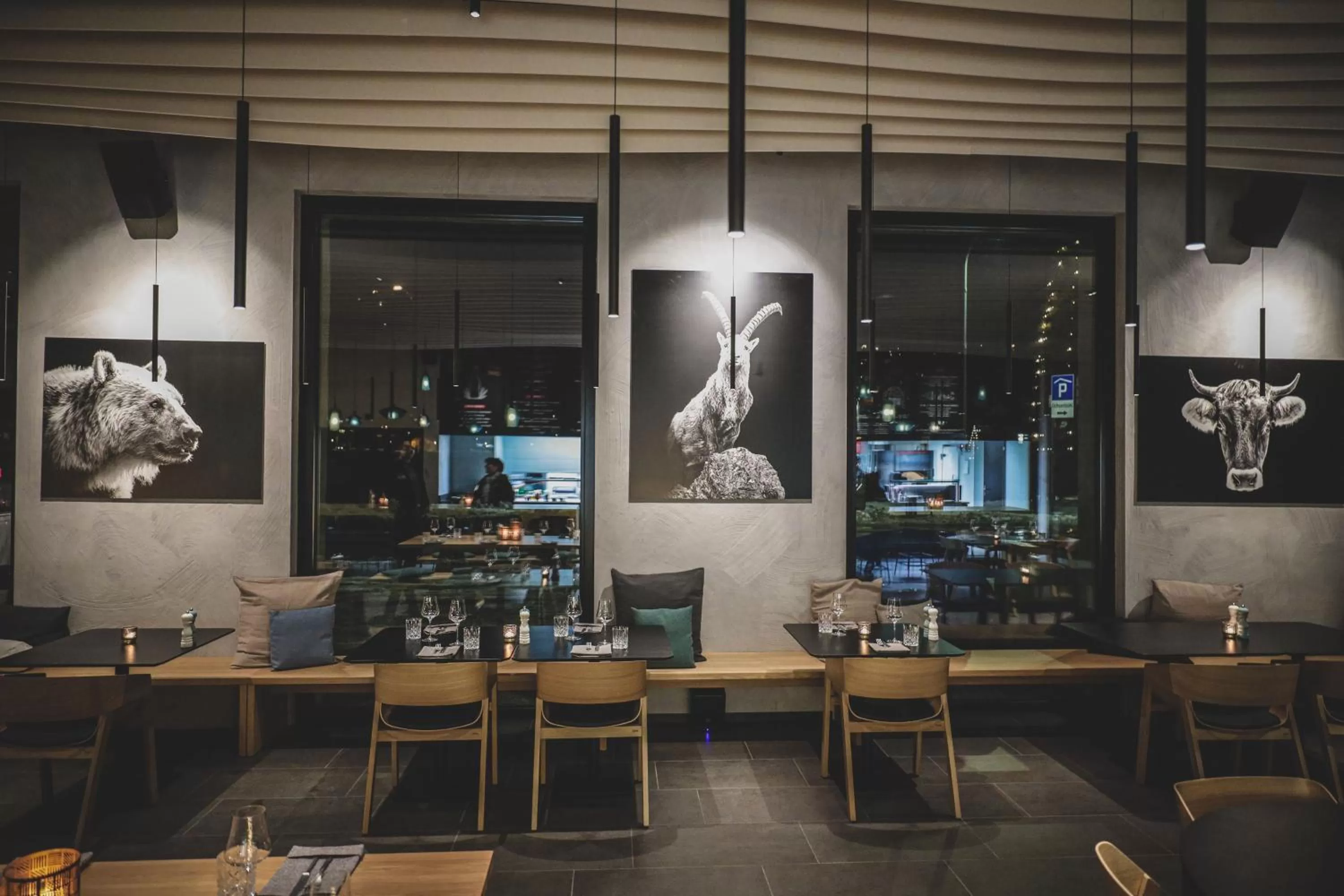 Restaurant/places to eat in AVES Hotel&Apartment Arosa