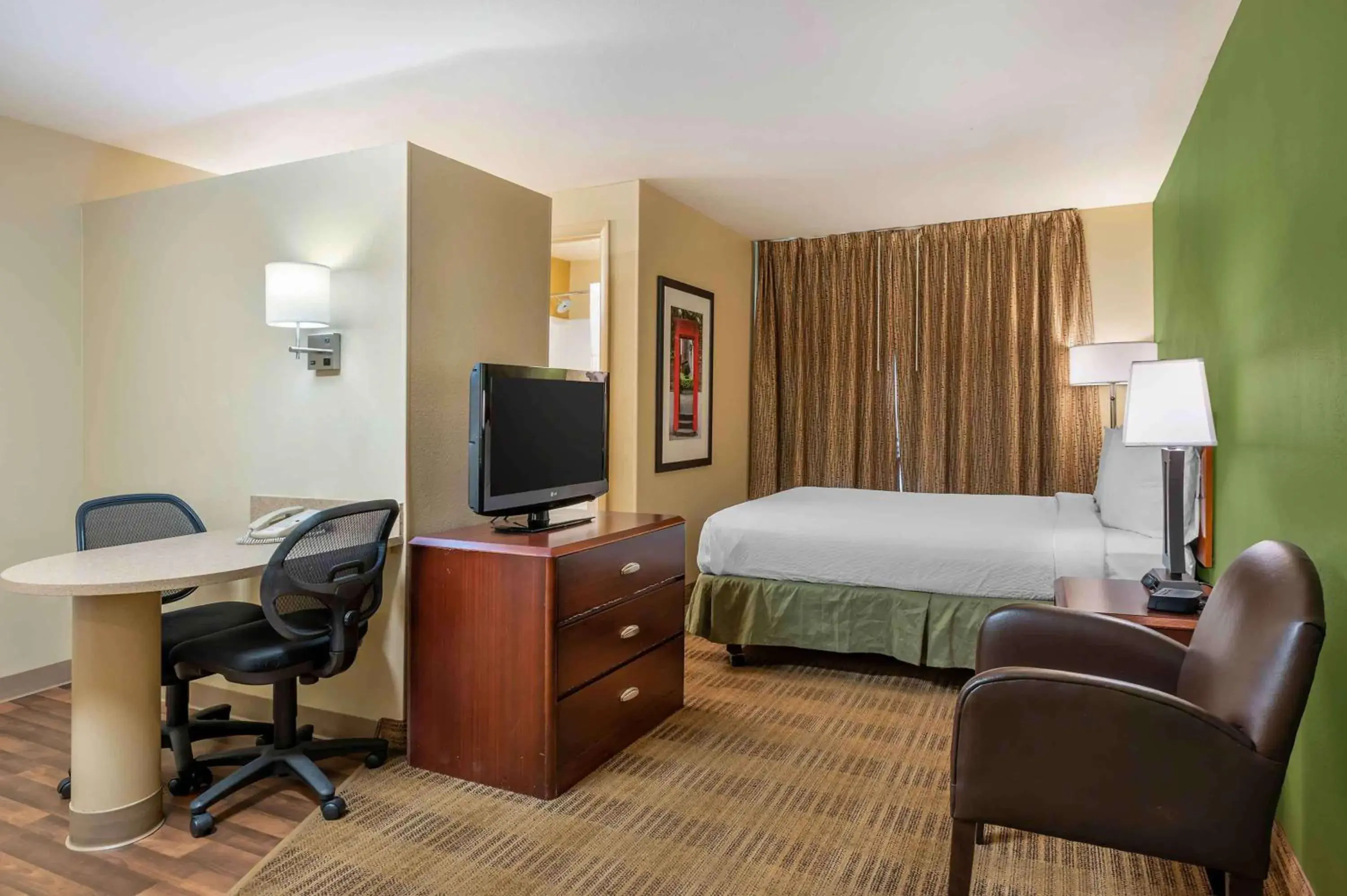 Bedroom, TV/Entertainment Center in Extended Stay America Suites - Indianapolis - Northwest - I-465