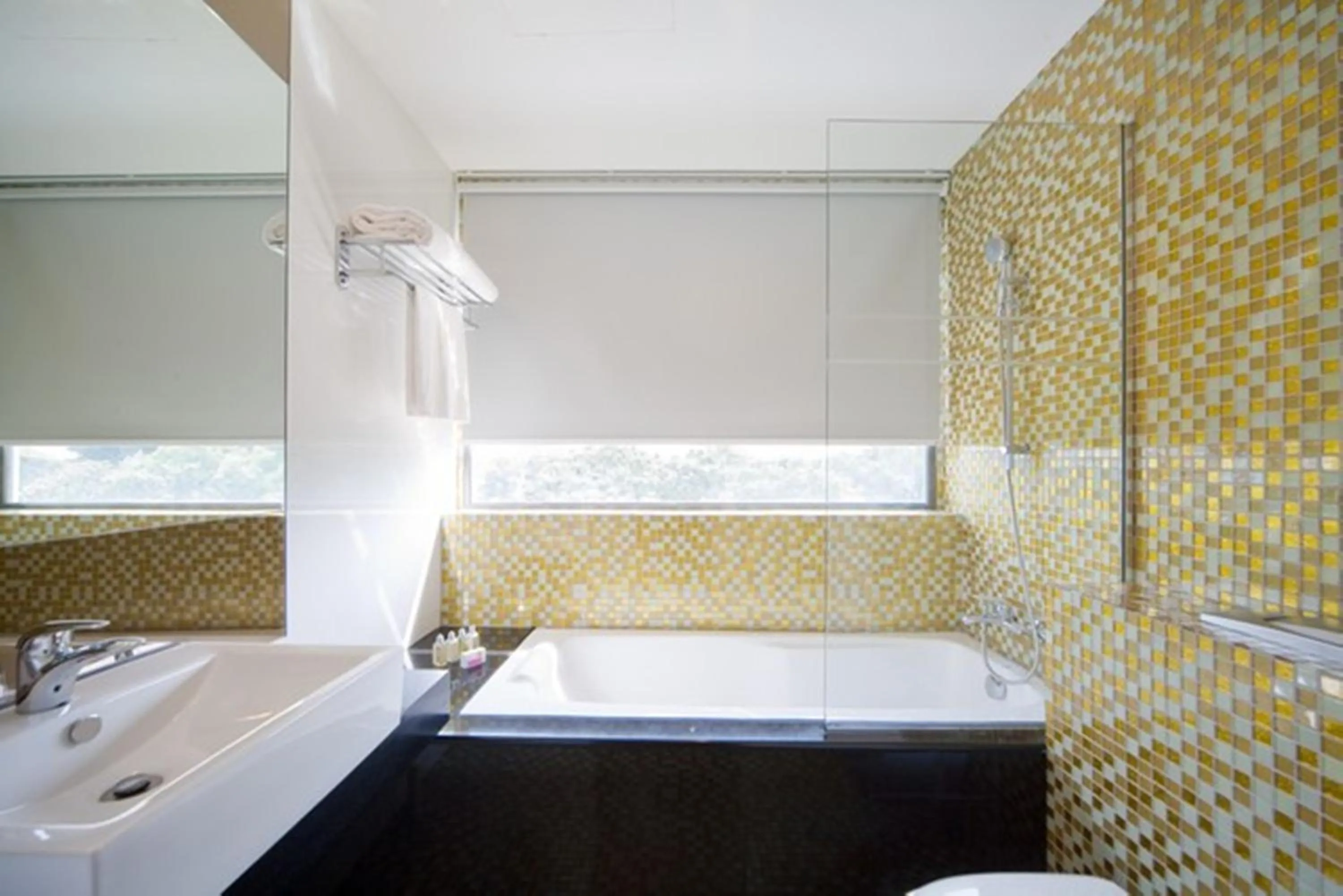 Shower in Hotel Re! @ Pearl's Hill