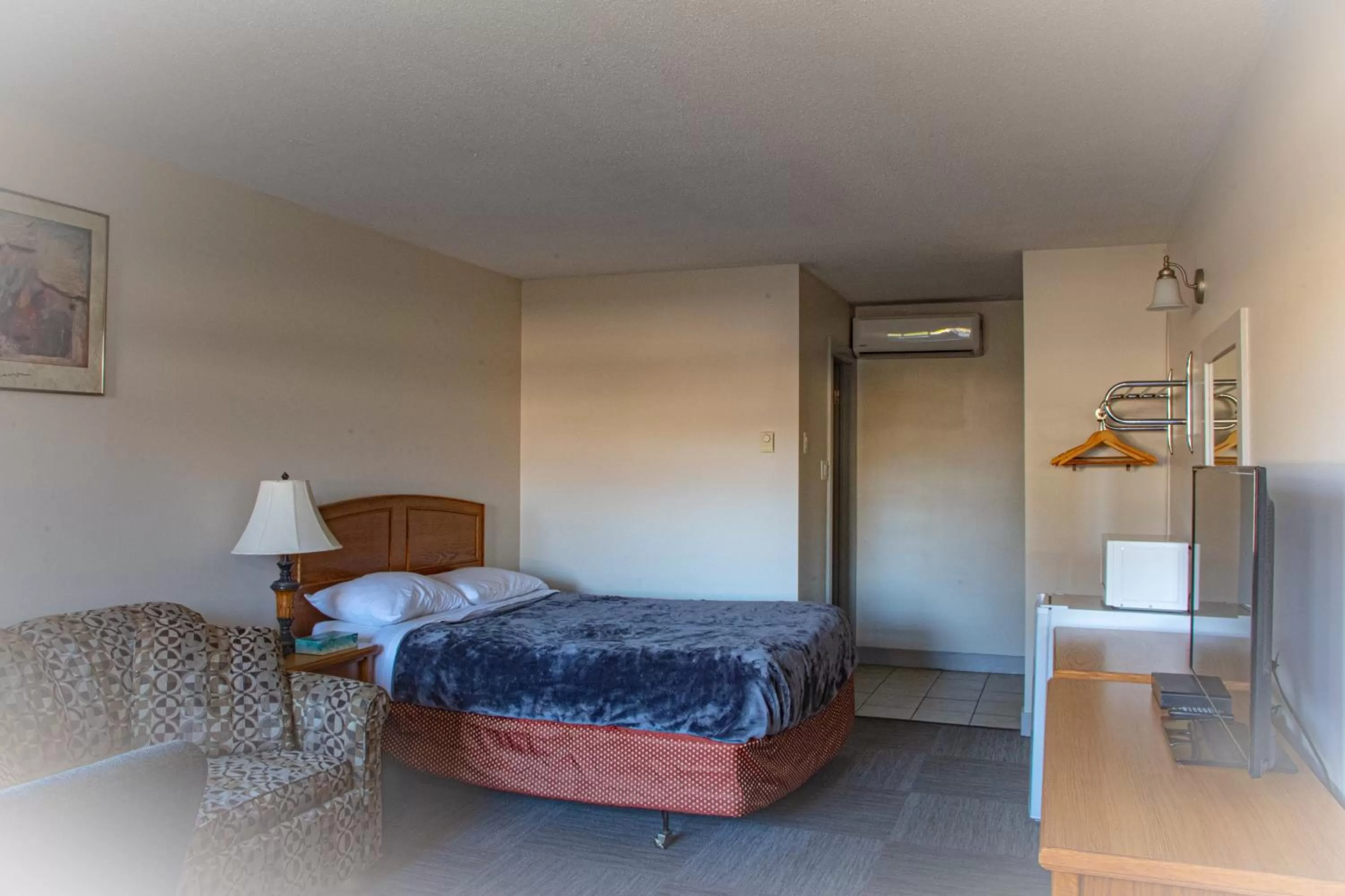 Bed in Grandview Motel