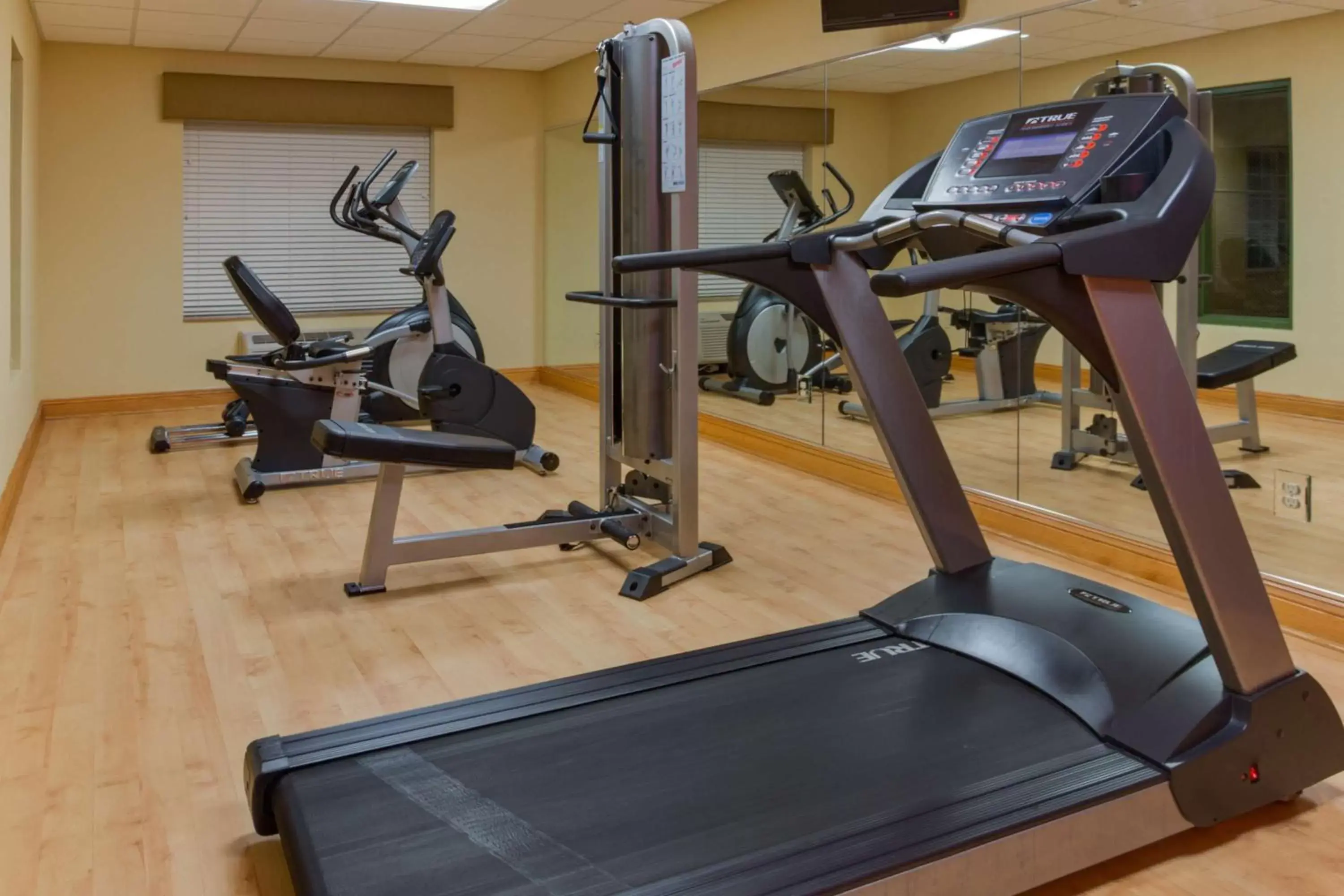 Activities, Fitness Center/Facilities in Country Inn & Suites by Radisson, Pensacola West, FL