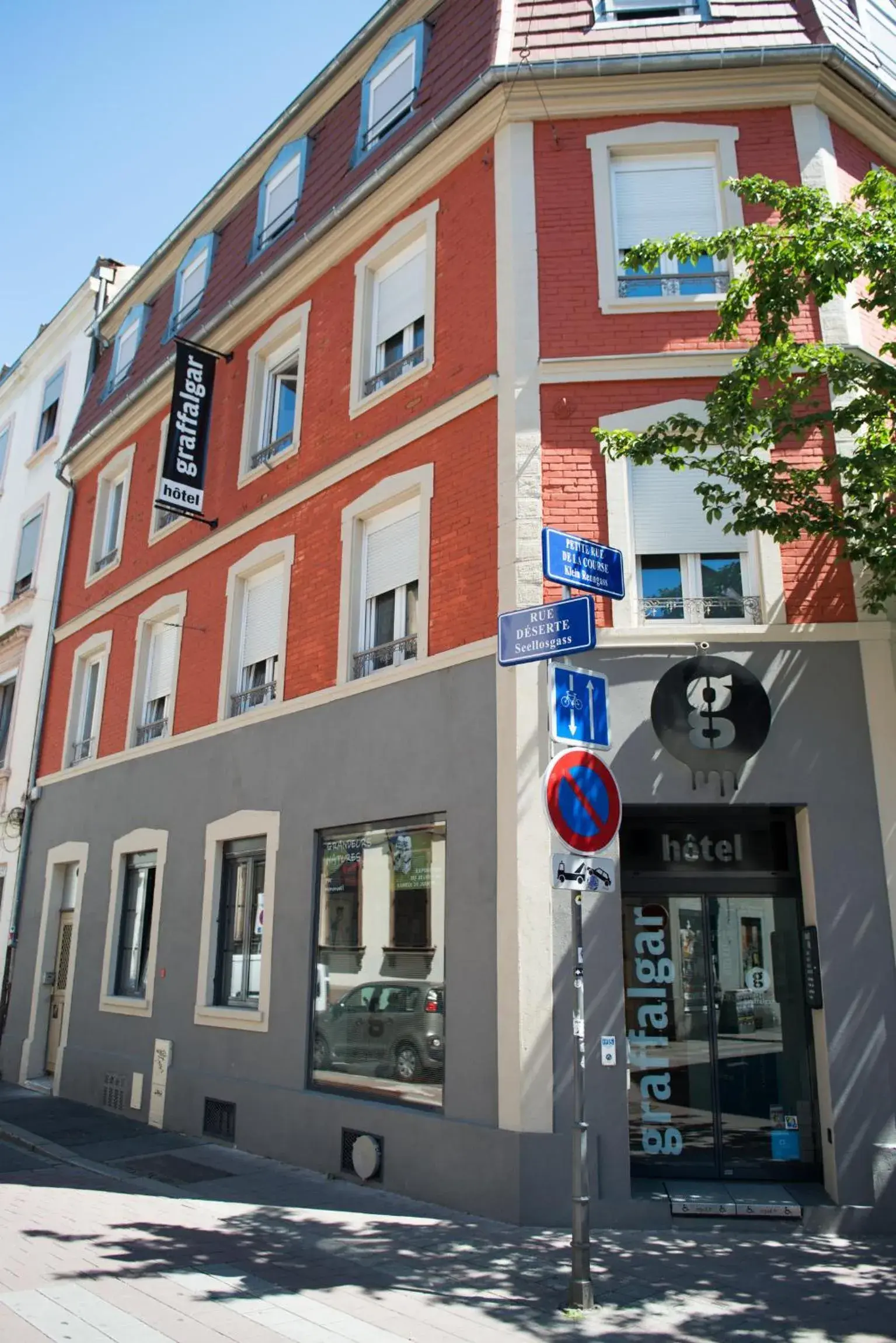 Facade/entrance, Property Building in Hôtel Graffalgar