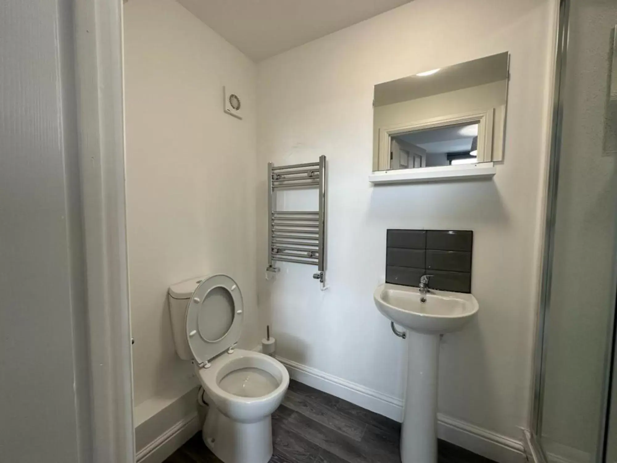 Bathroom in The Fishpond - Premier Nottingham Studios