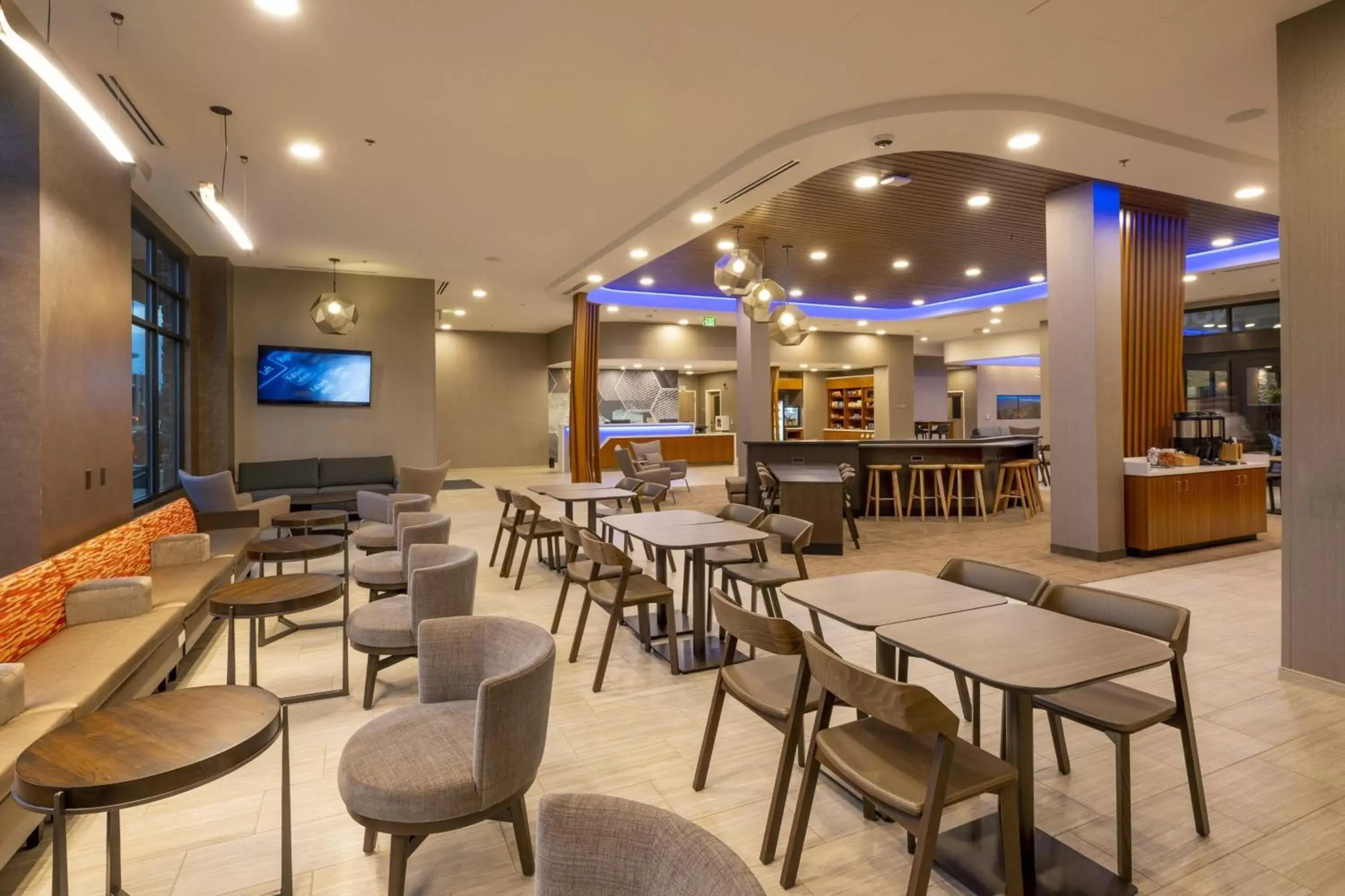 Property building, Lounge/Bar in SpringHill Suites by Marriott Colorado Springs Downtown