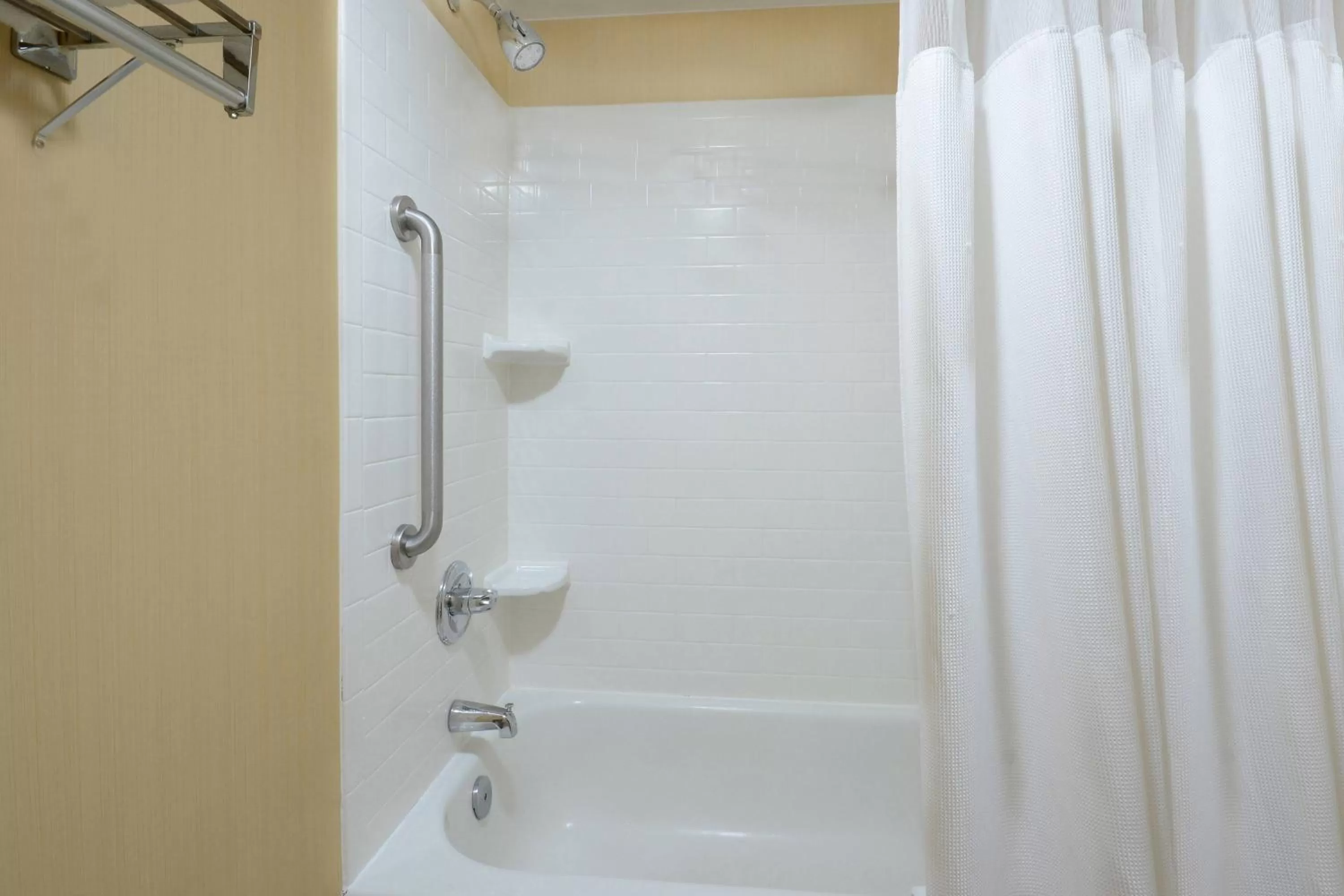 Bathroom in Fairfield Inn & Suites by Marriott Charlottesville North