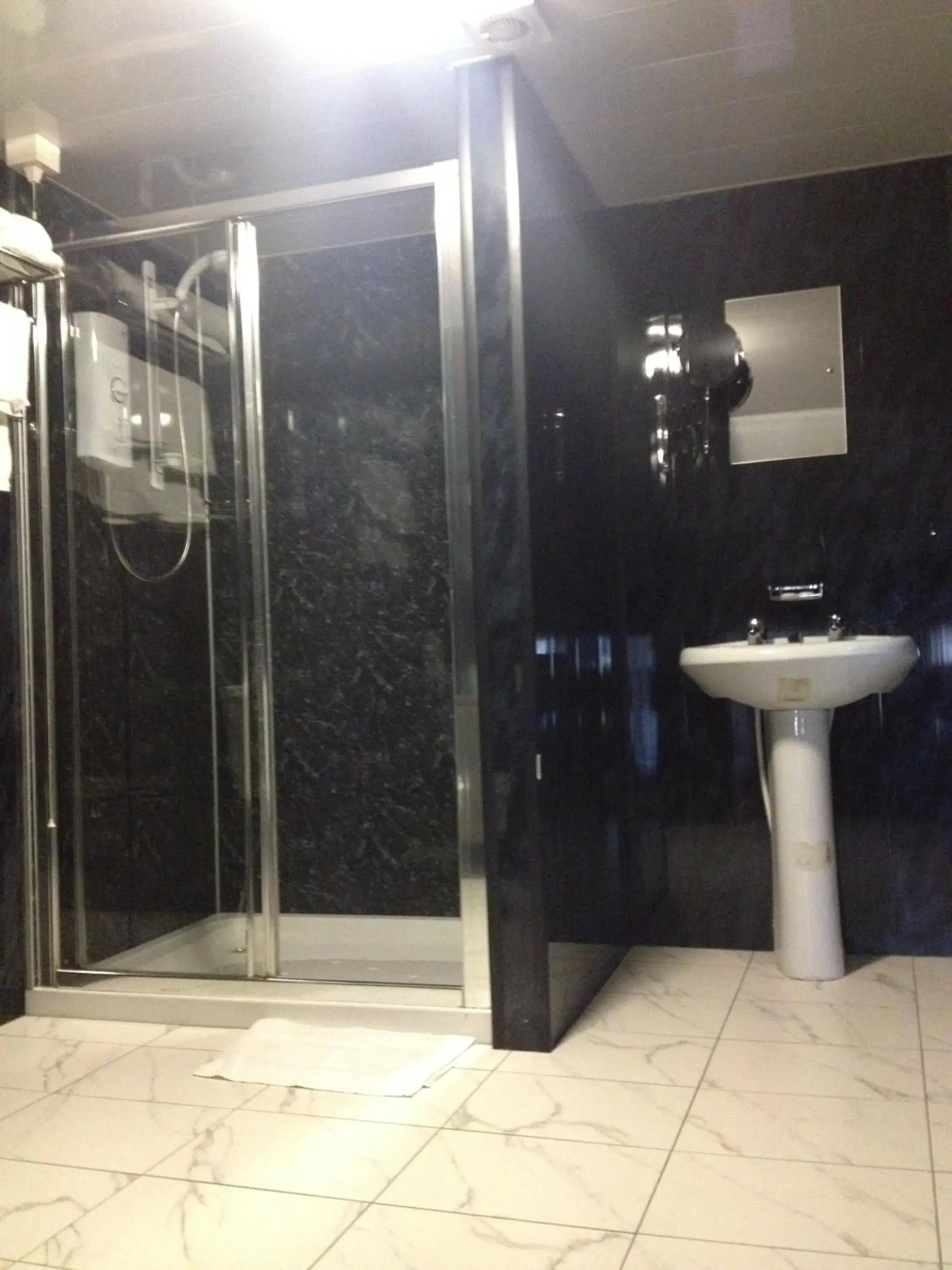 Bathroom in Grainger Hotel