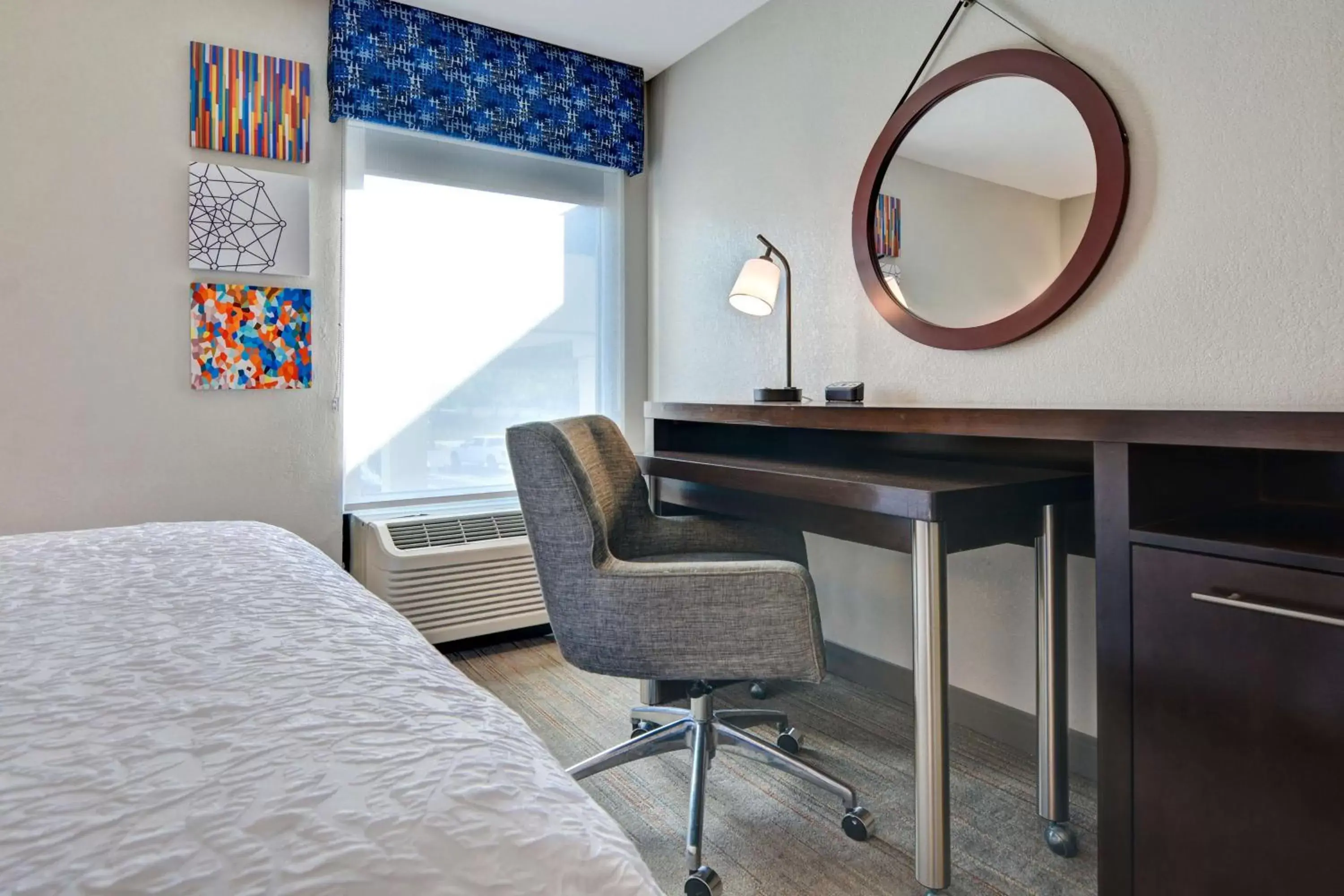 Bedroom, Bed in Hampton Inn Anderson Bedroom, Bed in Hampton Inn Anderson