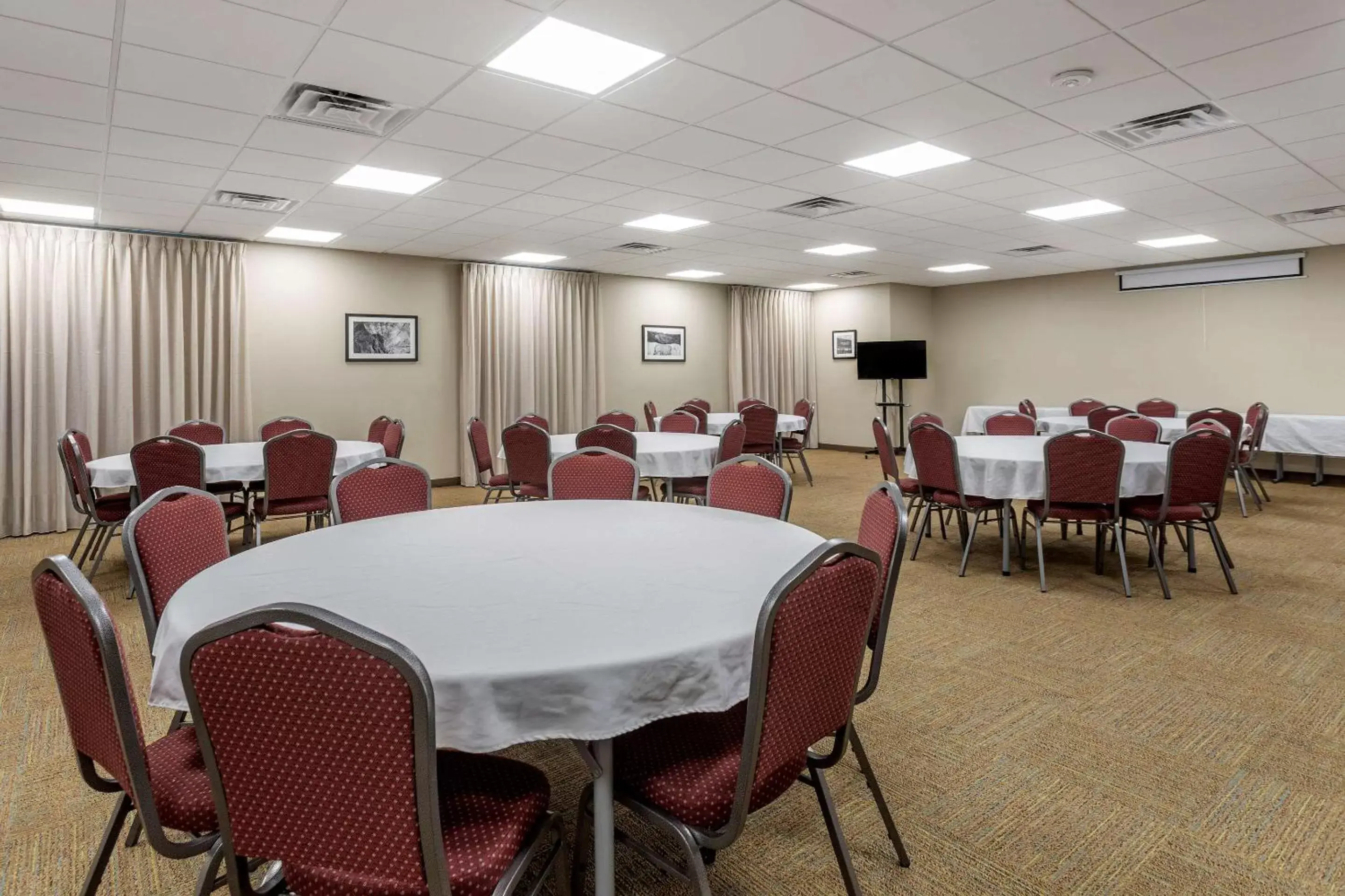 Meeting/conference room in MainStay Suites