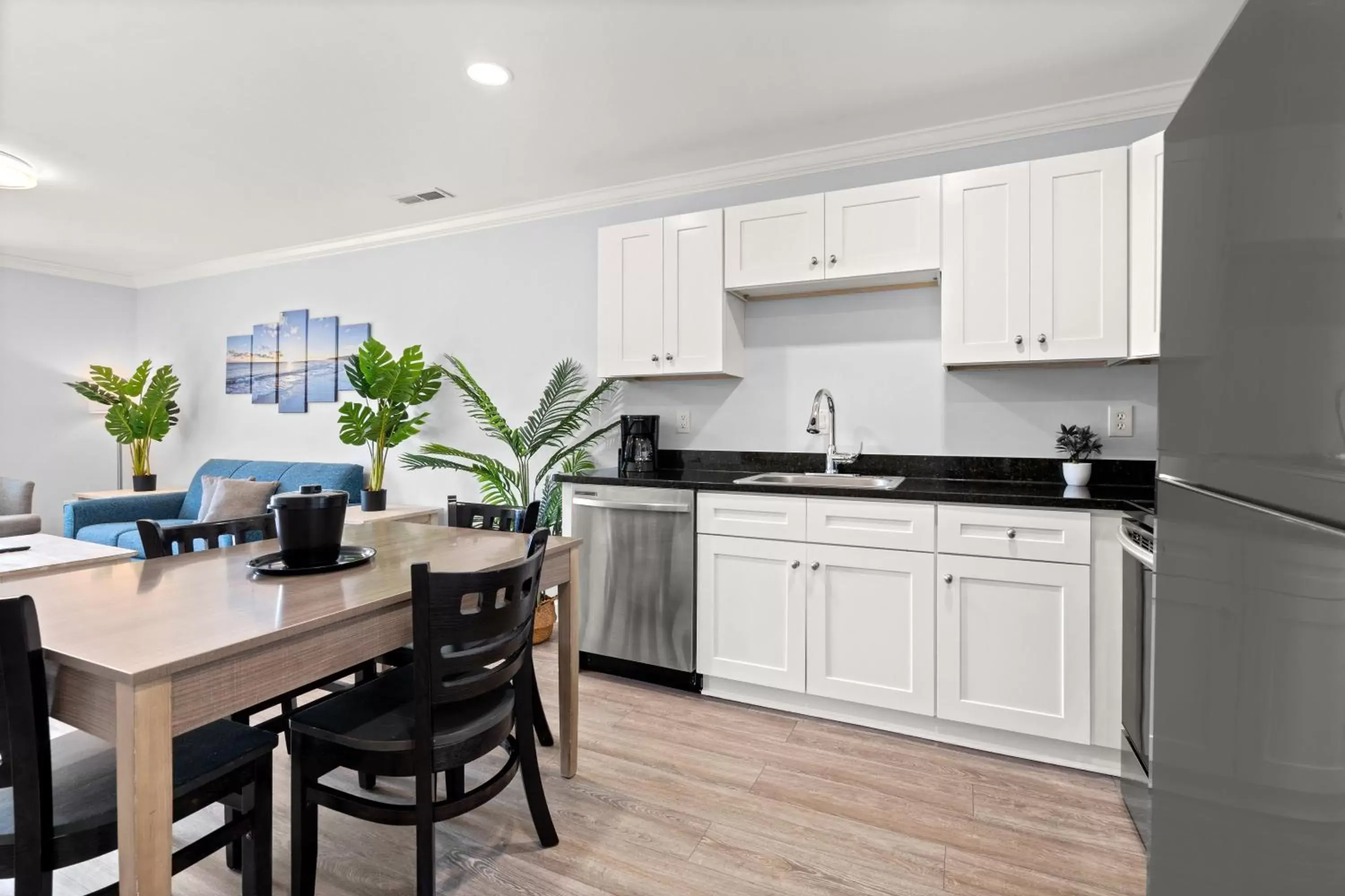 kitchen, Kitchen/Kitchenette in Ocean Escape Condos