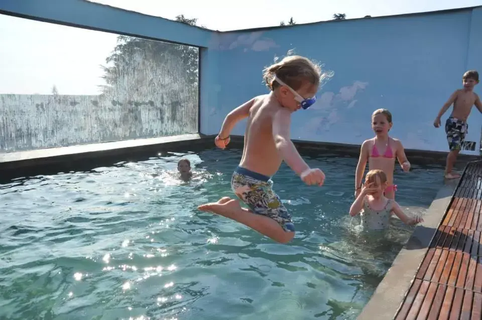 Swimming pool in Albergo Ristorante Madonnina