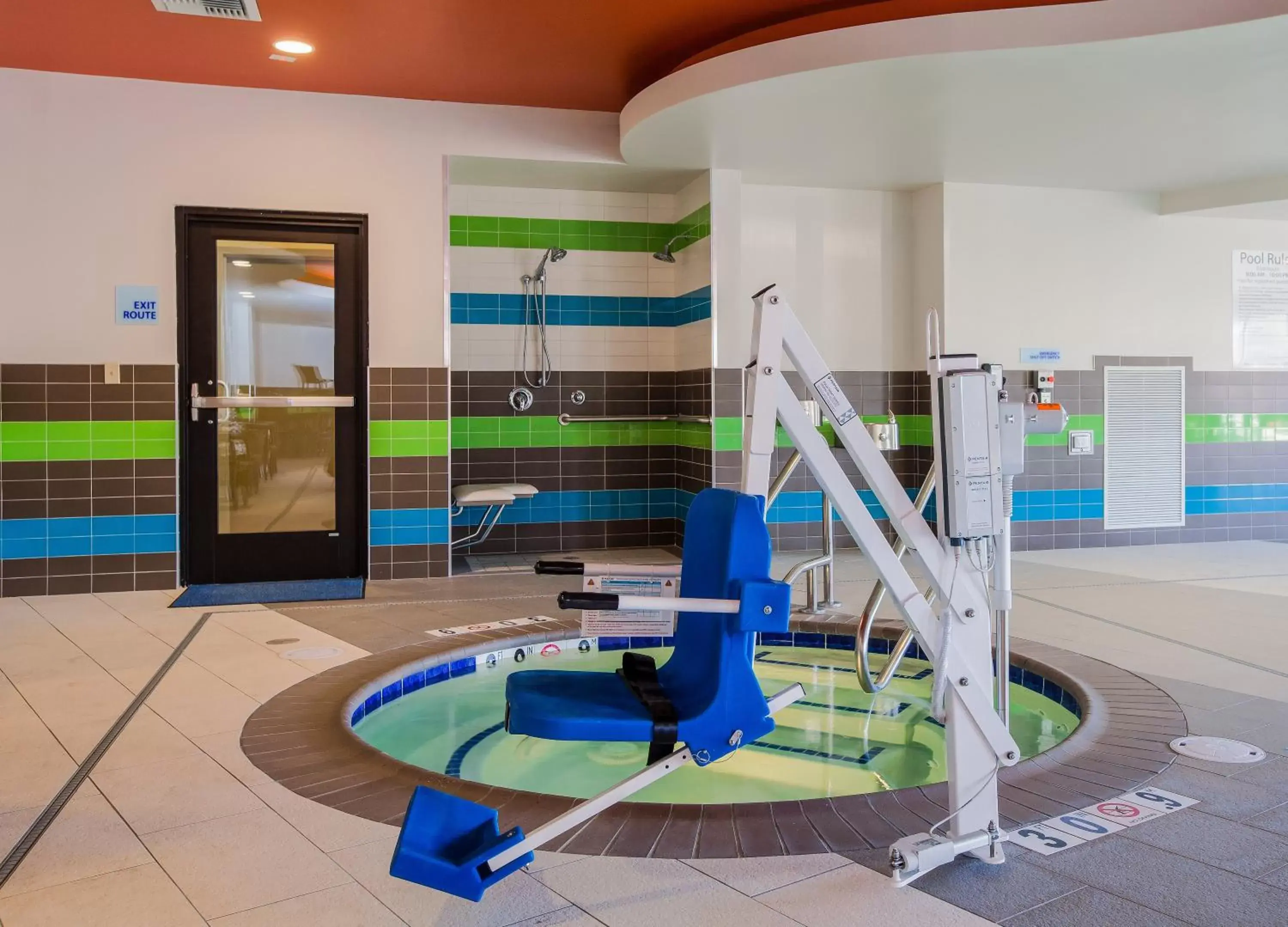 Swimming pool in Holiday Inn Express & Suites Eureka by IHG Swimming pool in Holiday Inn Express & Suites Eureka by IHG