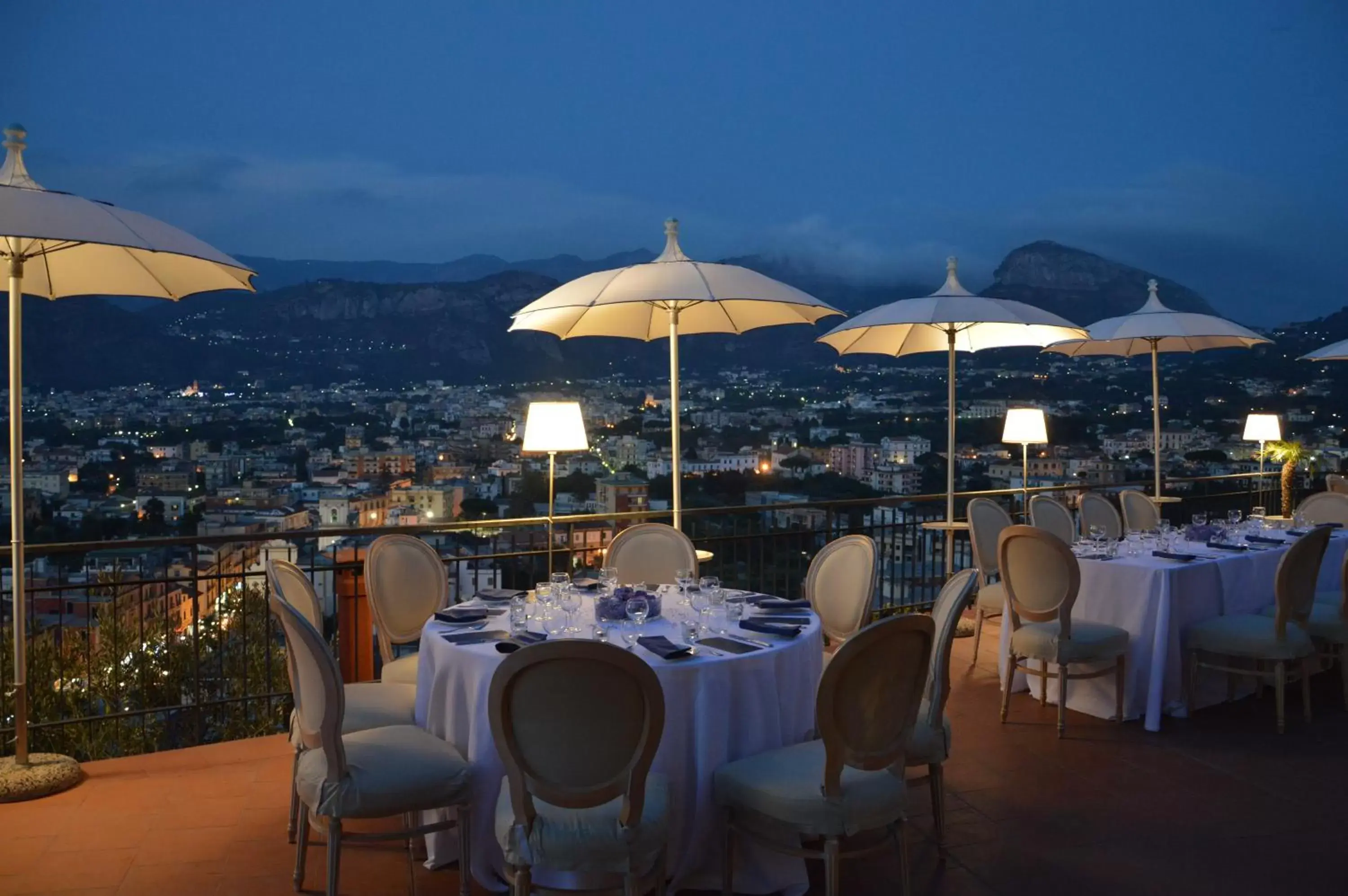 Restaurant/Places to Eat in Hotel Cristina