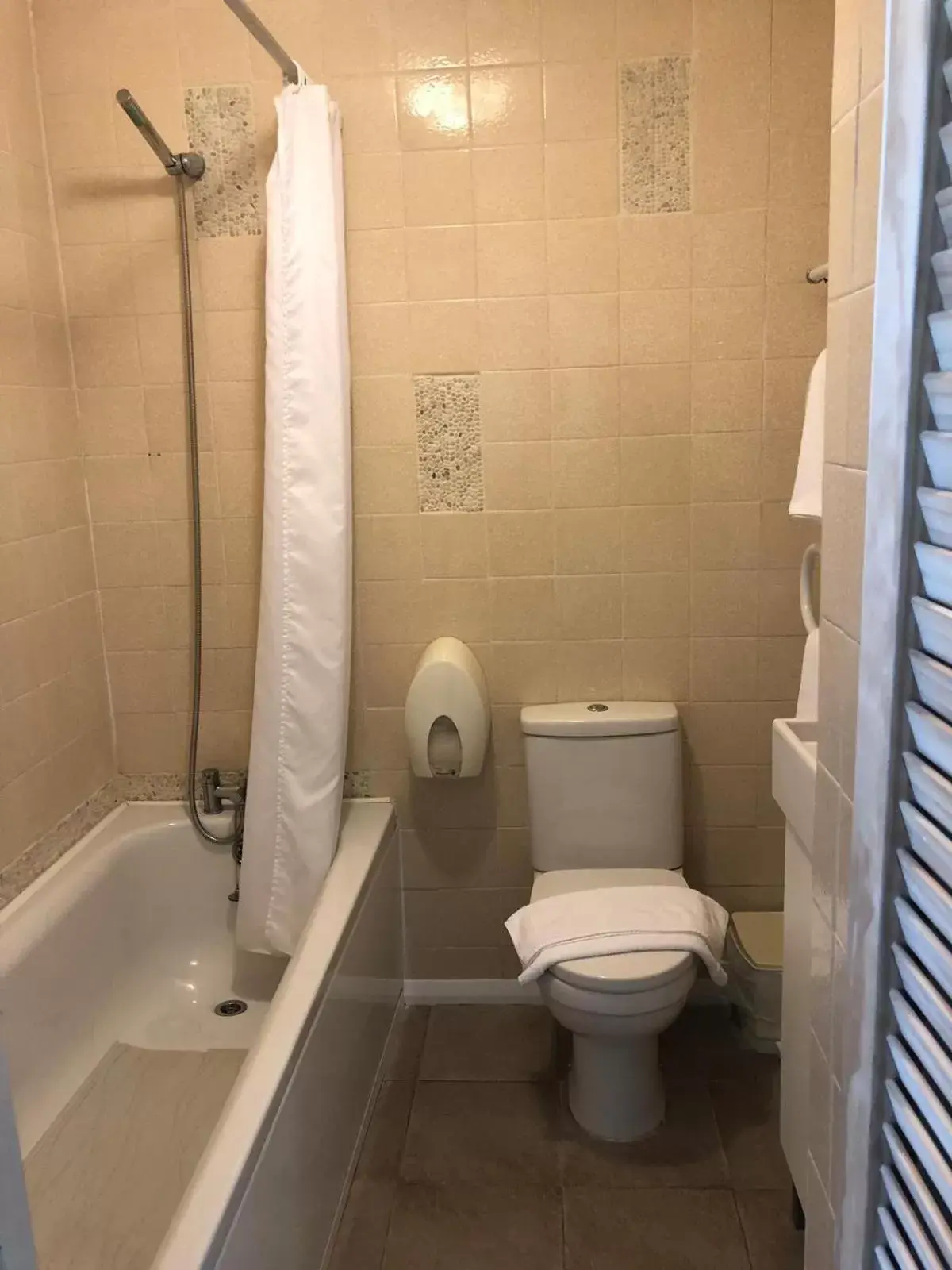 The Hunt Lodge The Hunt Lodge