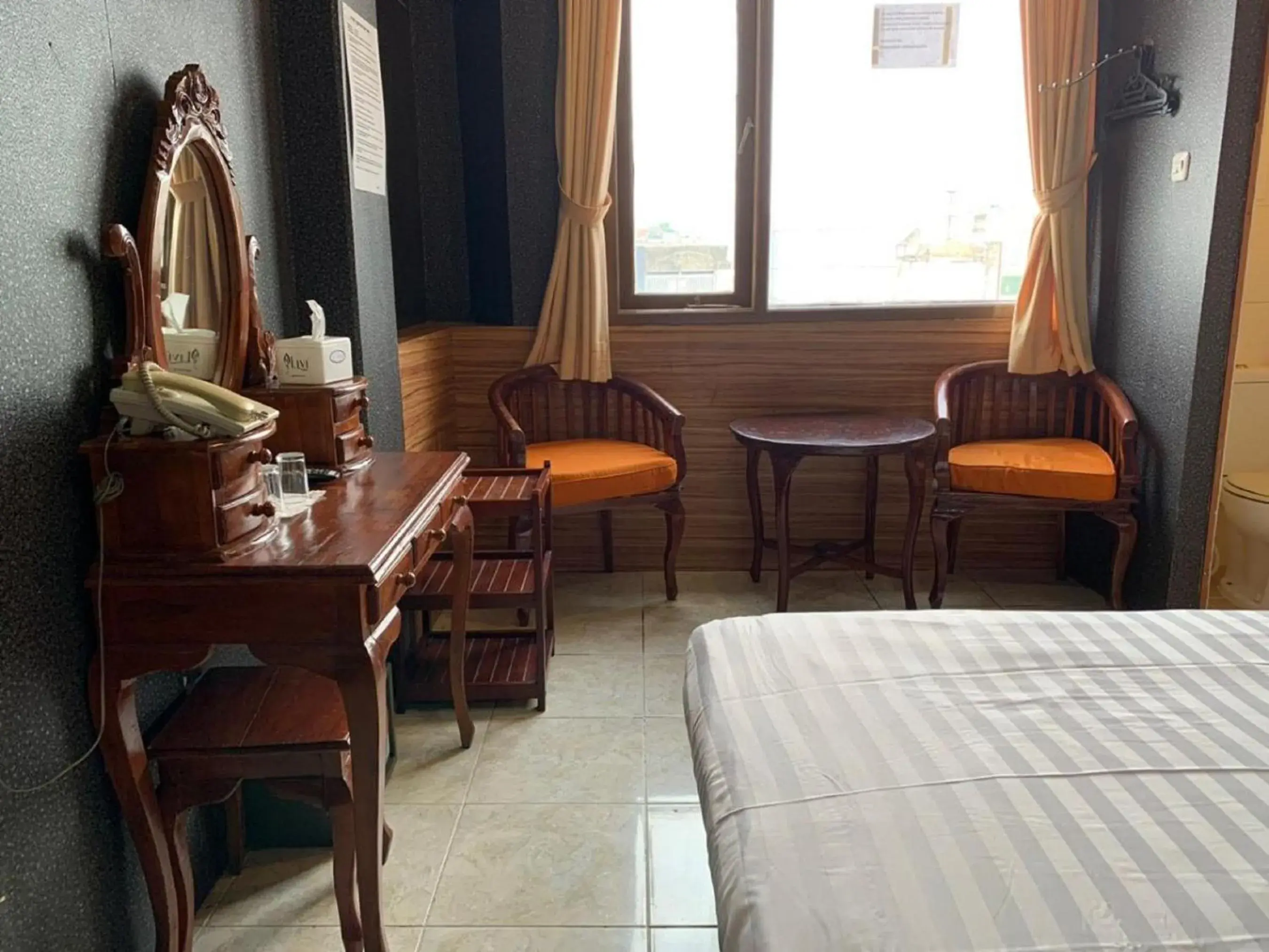 Bedroom, Seating Area in Hotel Rumah Shinta