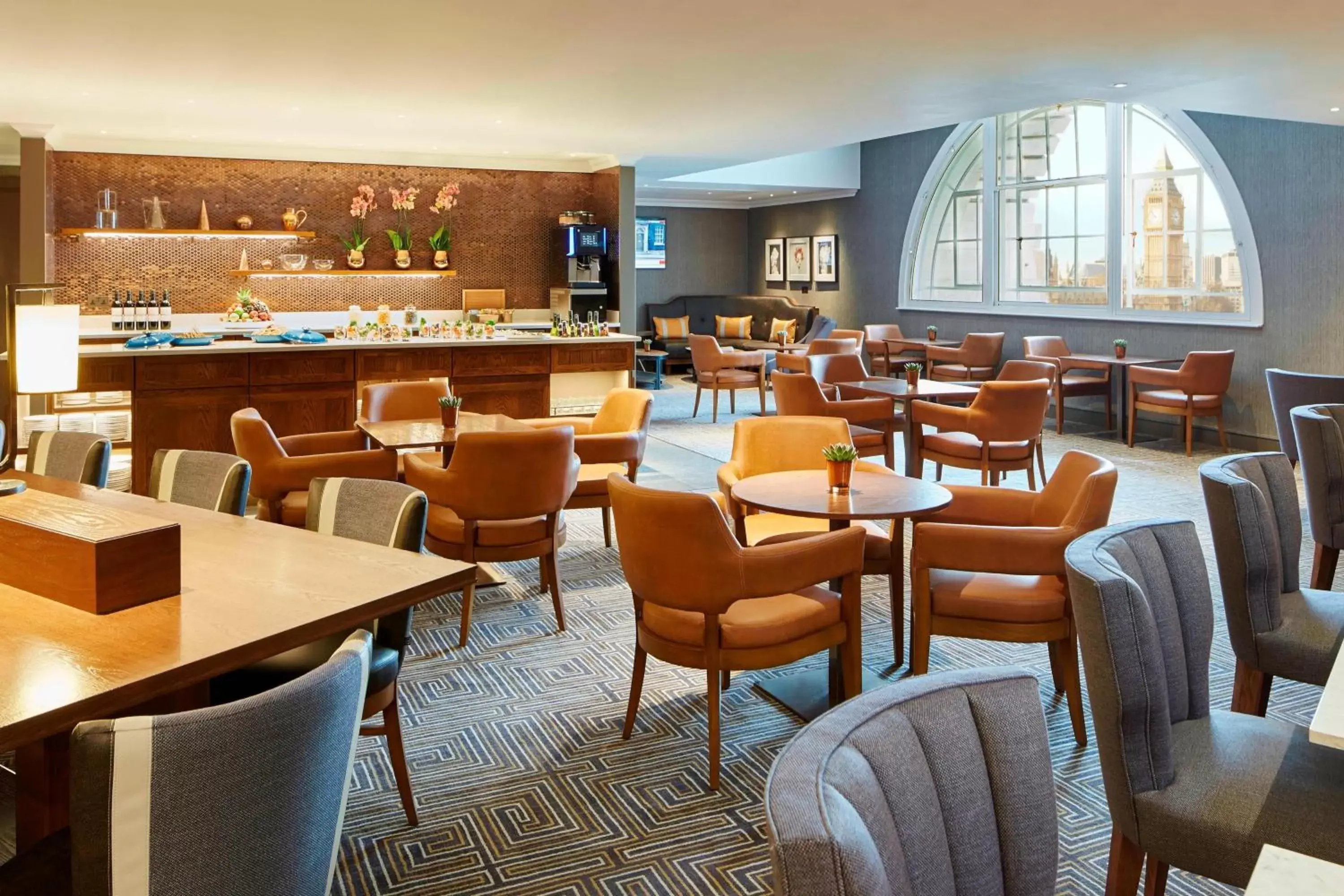 Lounge or bar, Lounge/Bar in London Marriott Hotel County Hall