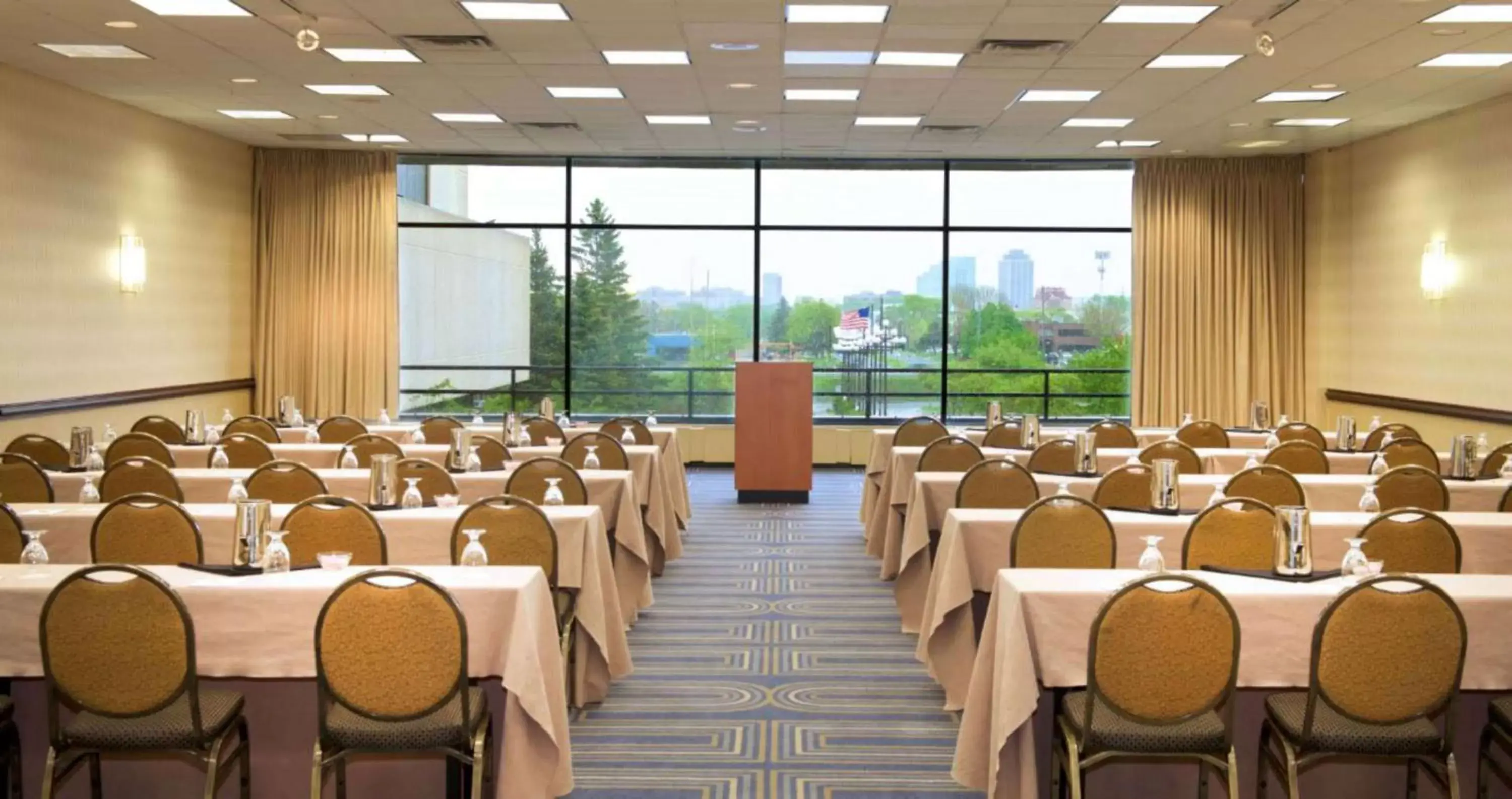 Meeting/conference room in DoubleTree by Hilton Bloomington Minneapolis South