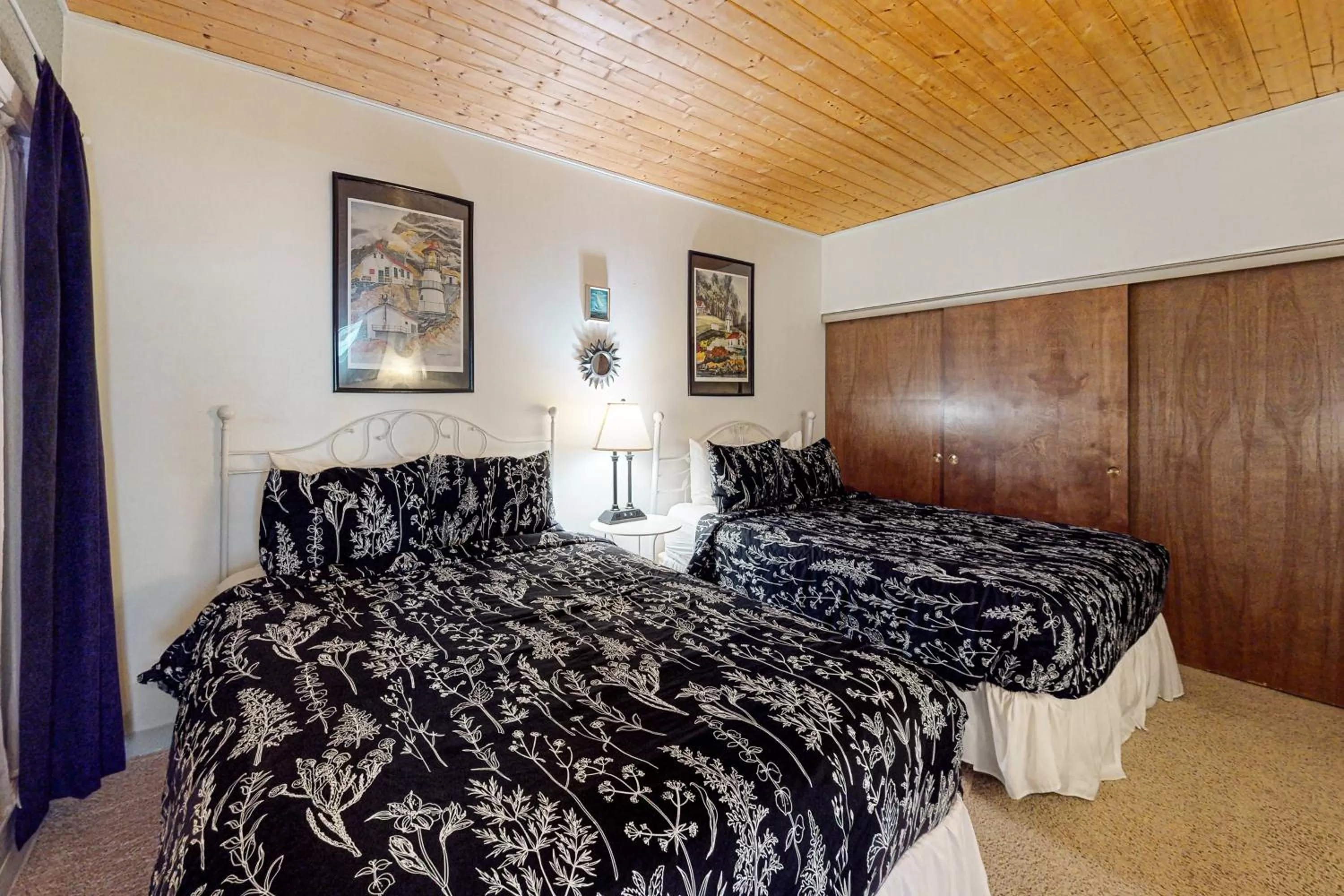 Bed in Sand & Sea: Agate Hunter (210)