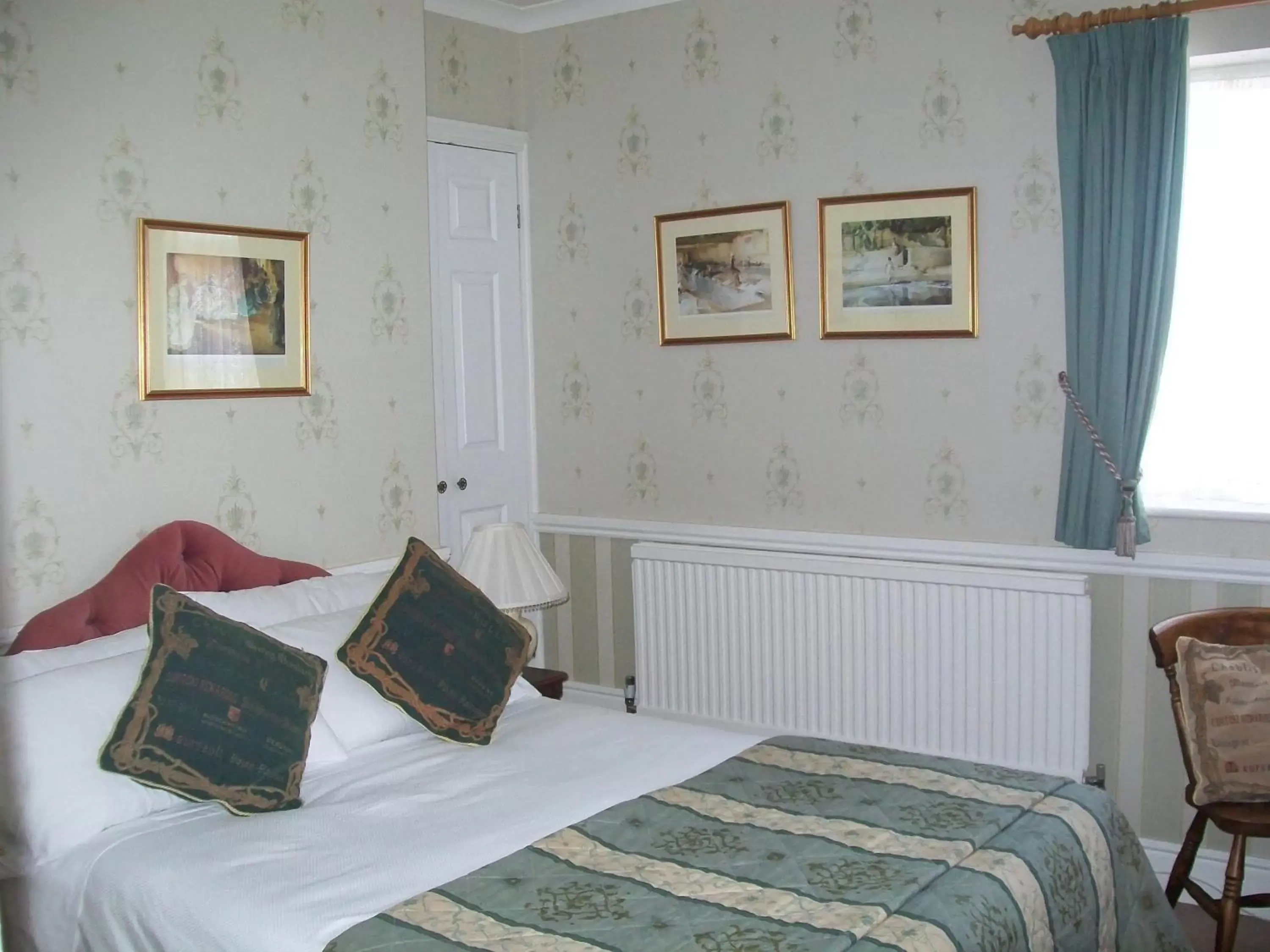 Photo of the whole room, Bed in Chapel House