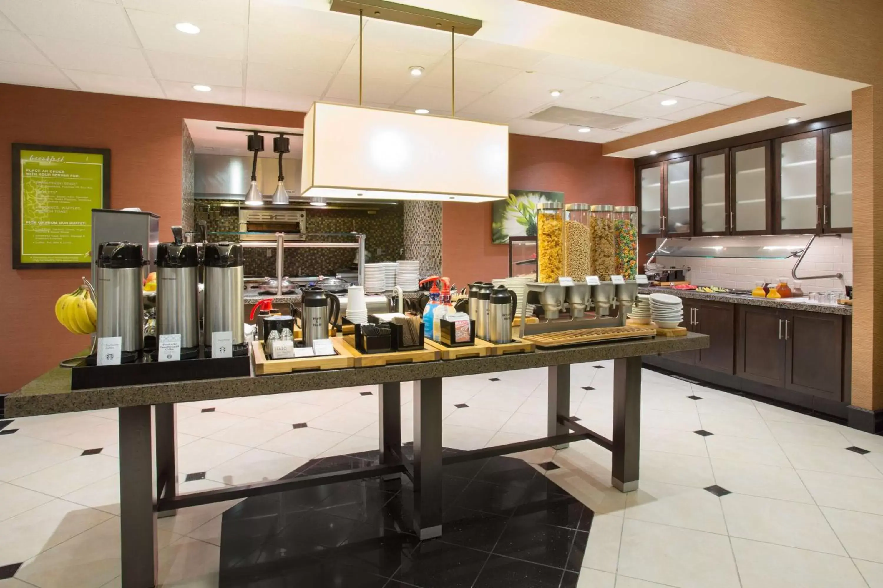 Dining area, Kitchen/Kitchenette in Hilton Garden Inn Salt Lake City/Layton