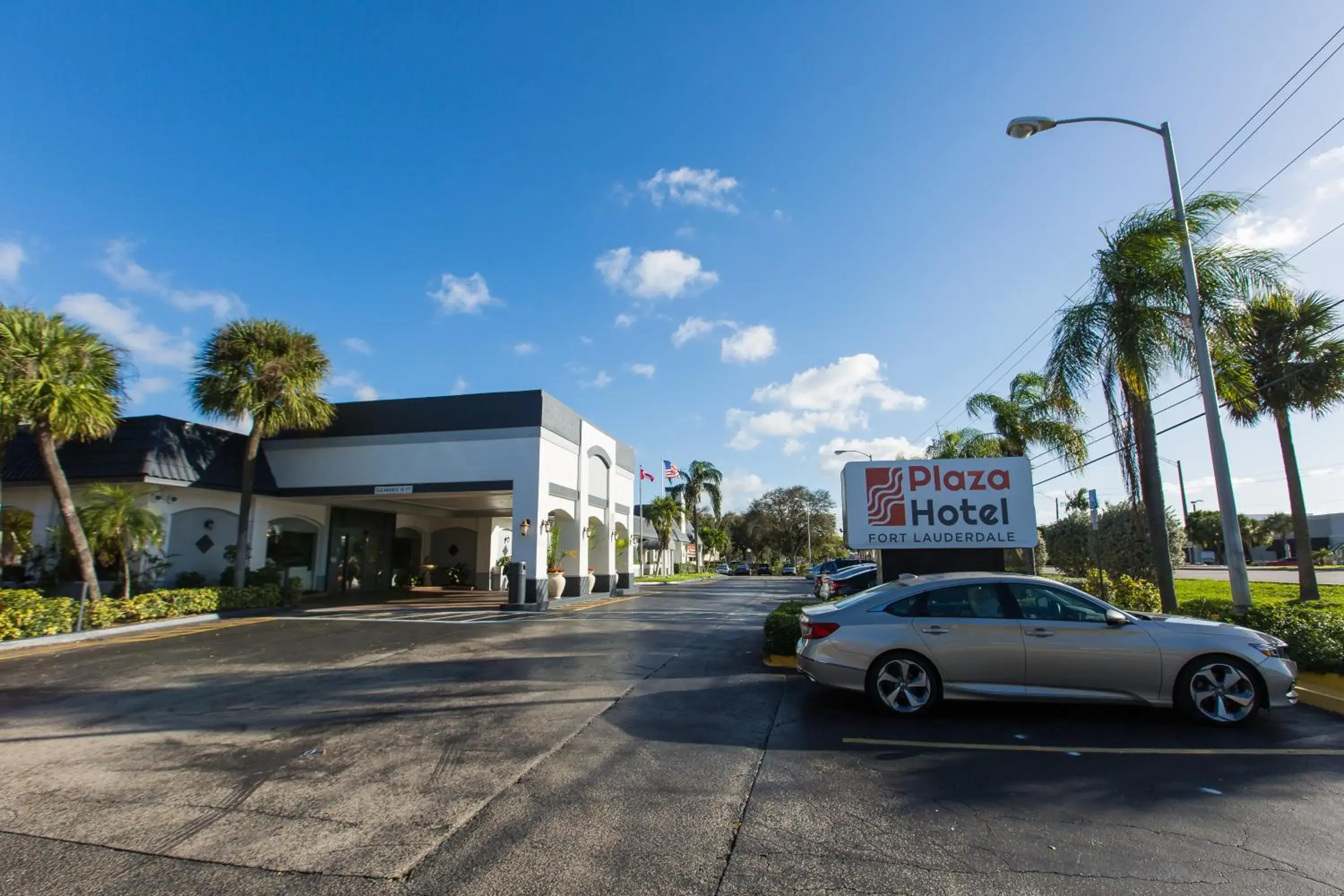 Property Building in Plaza Hotel Fort Lauderdale