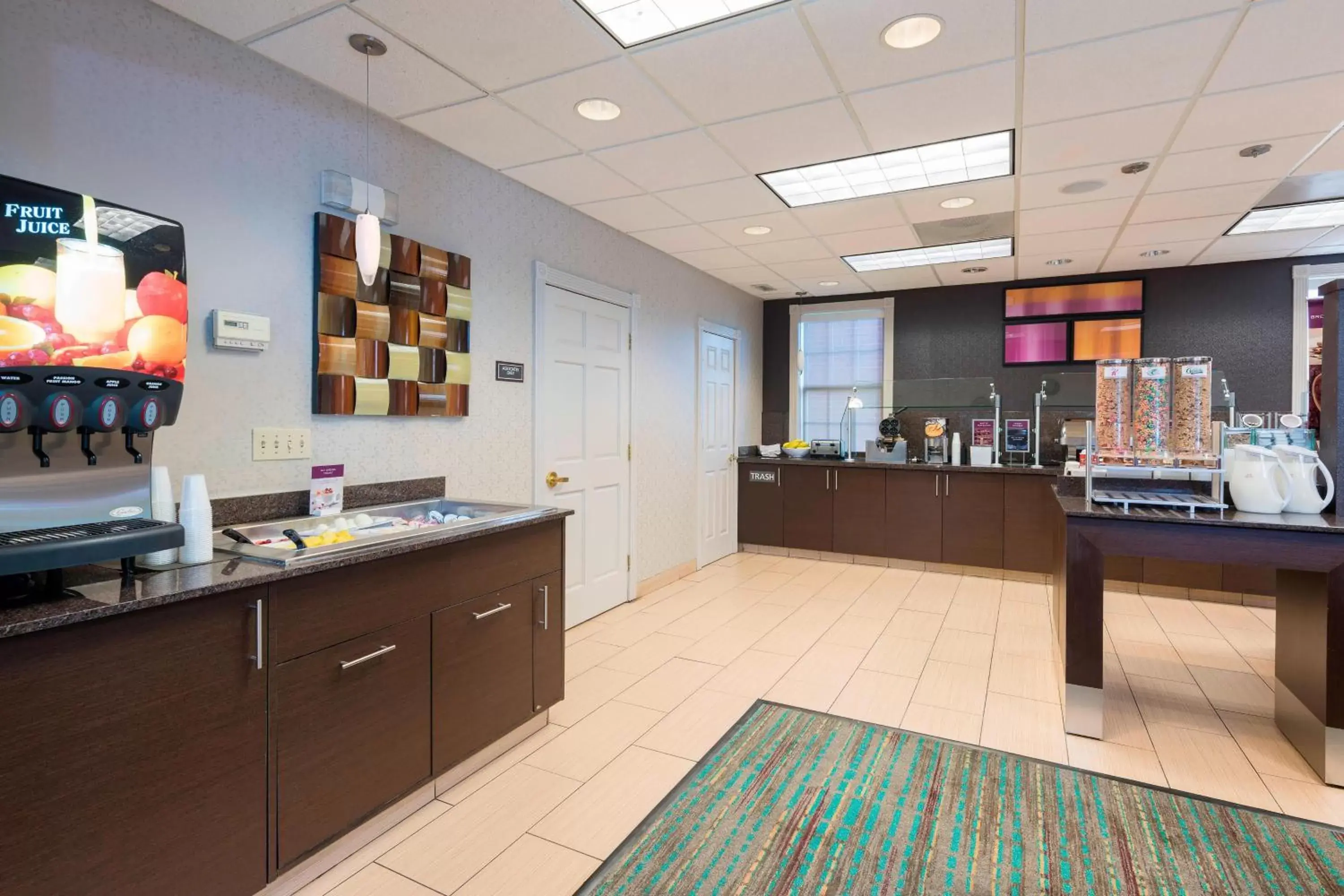 Breakfast, Restaurant/Places to Eat in Residence Inn by Marriott Grand Rapids West