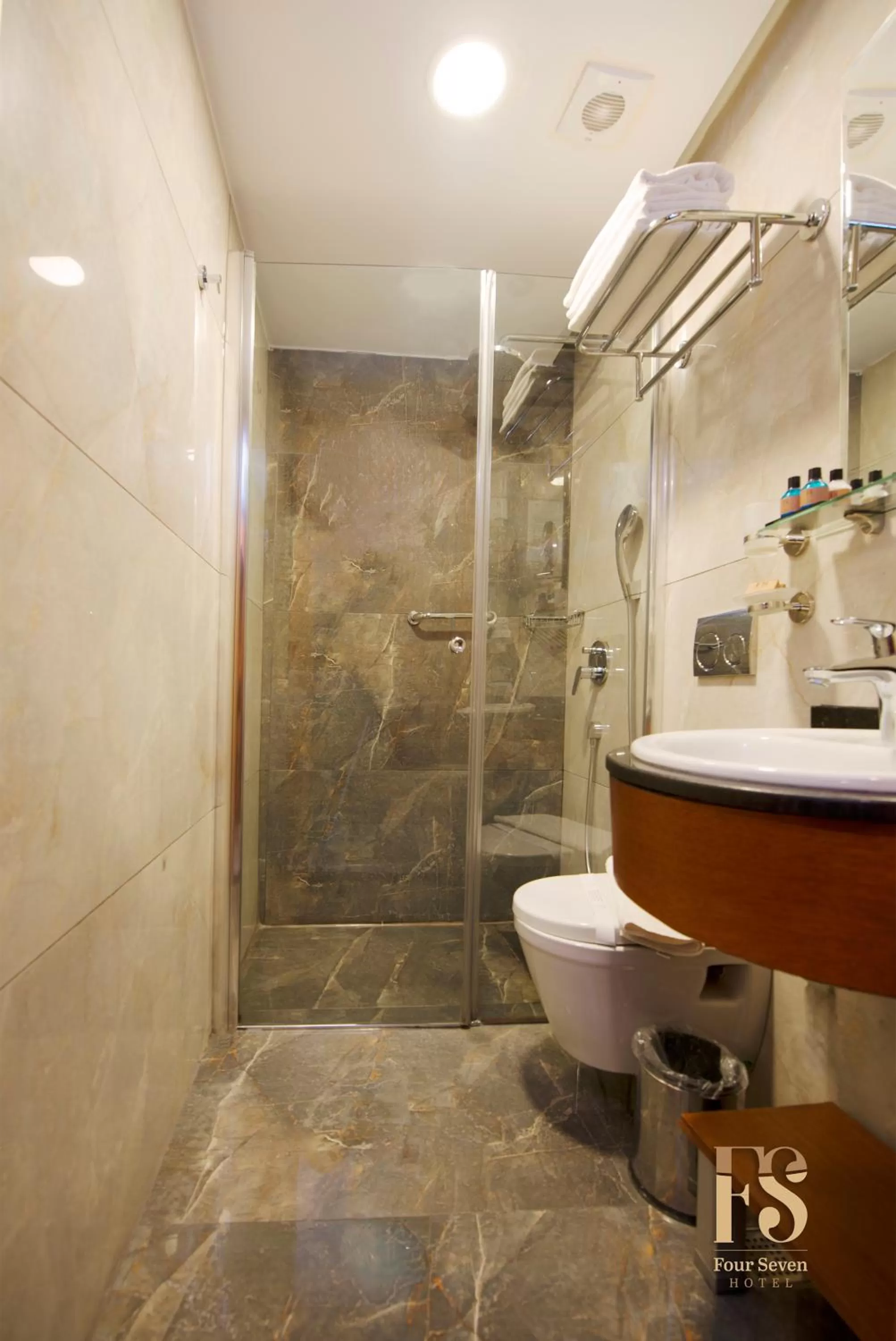 Shower in FOUR SEVEN HOTEL