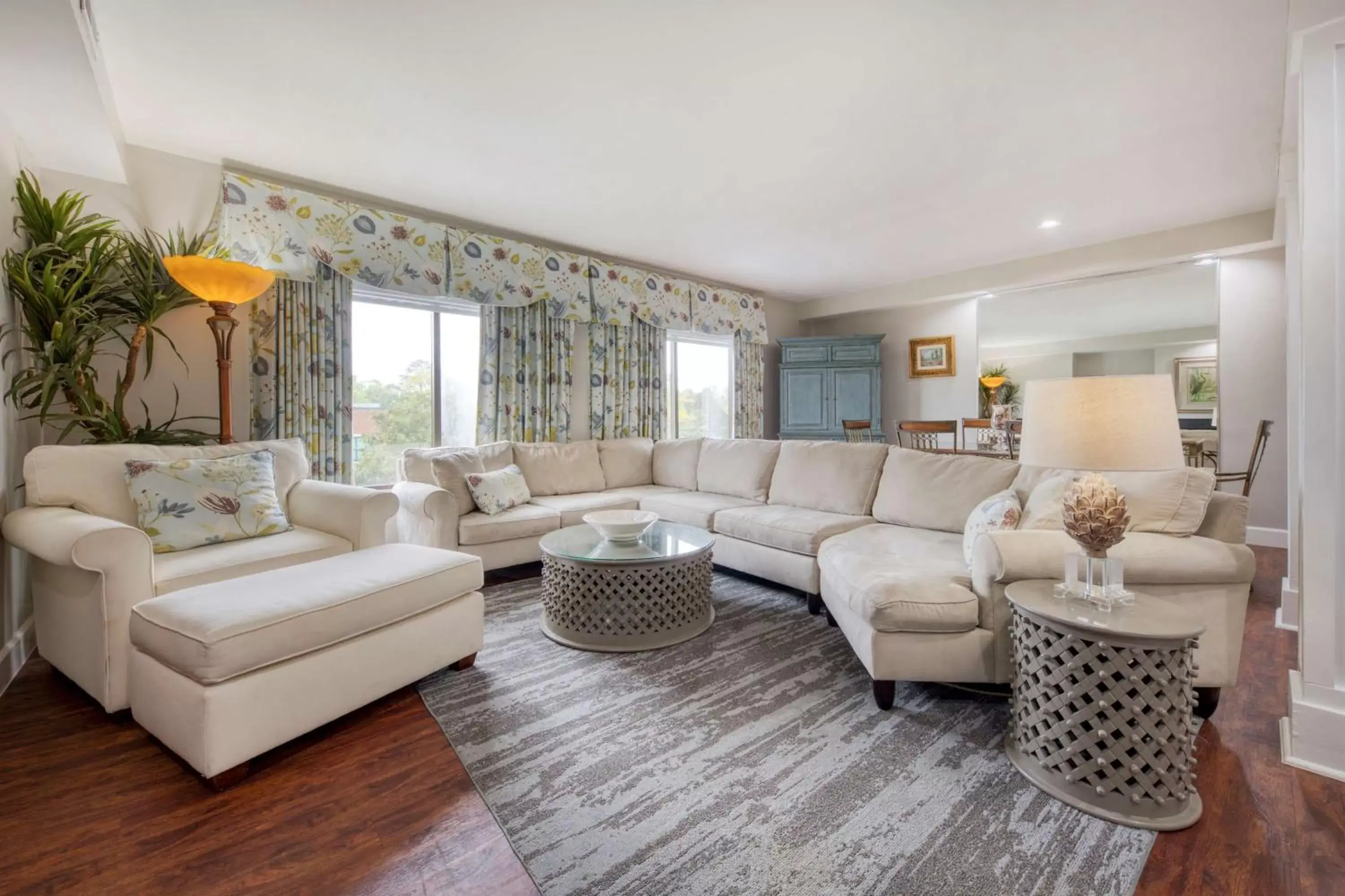 Living room, Seating Area in Hampton Inn & Suites Wilmington/Wrightsville Beach