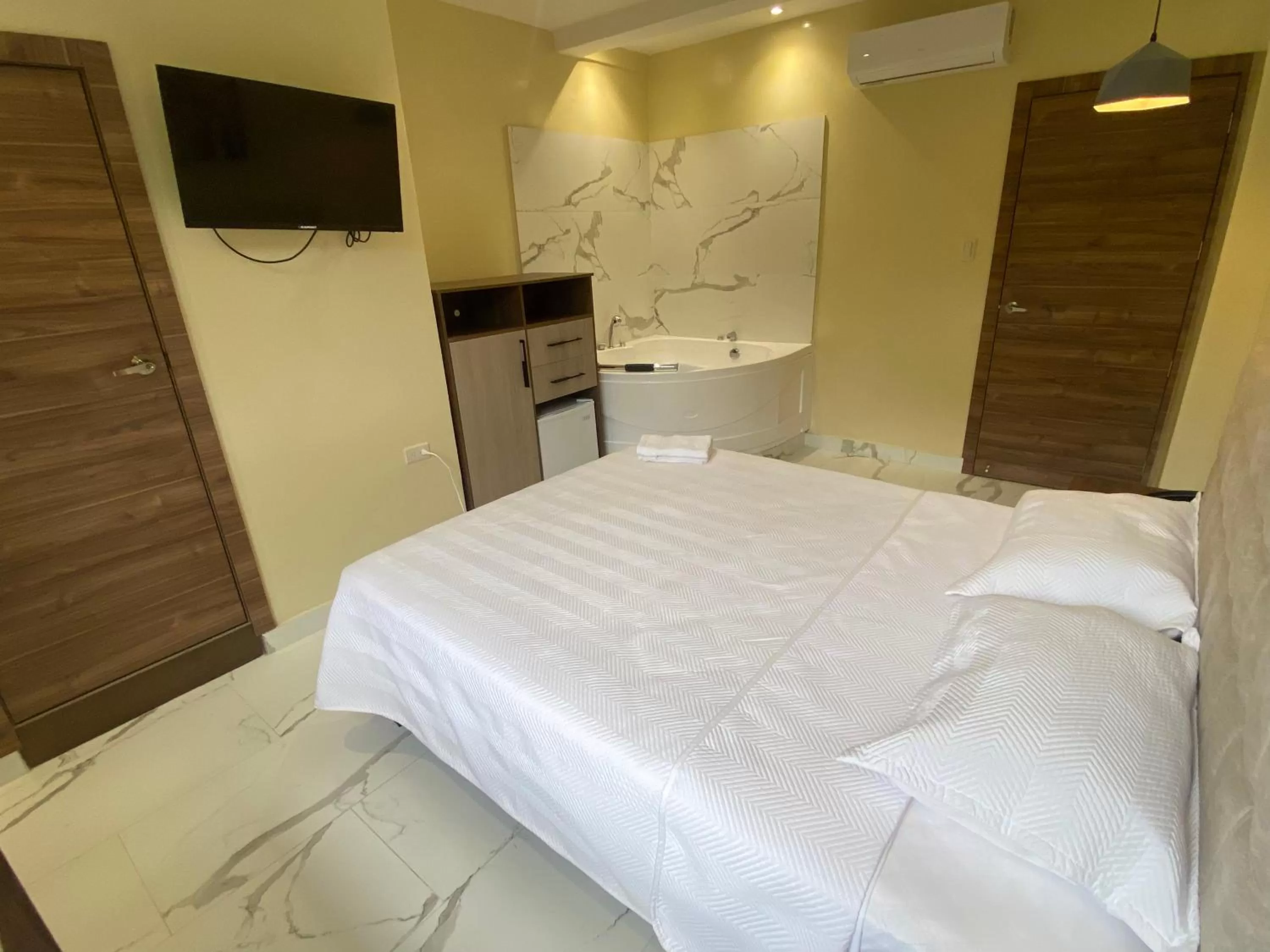 TV and multimedia, Bed in Hotel Sada