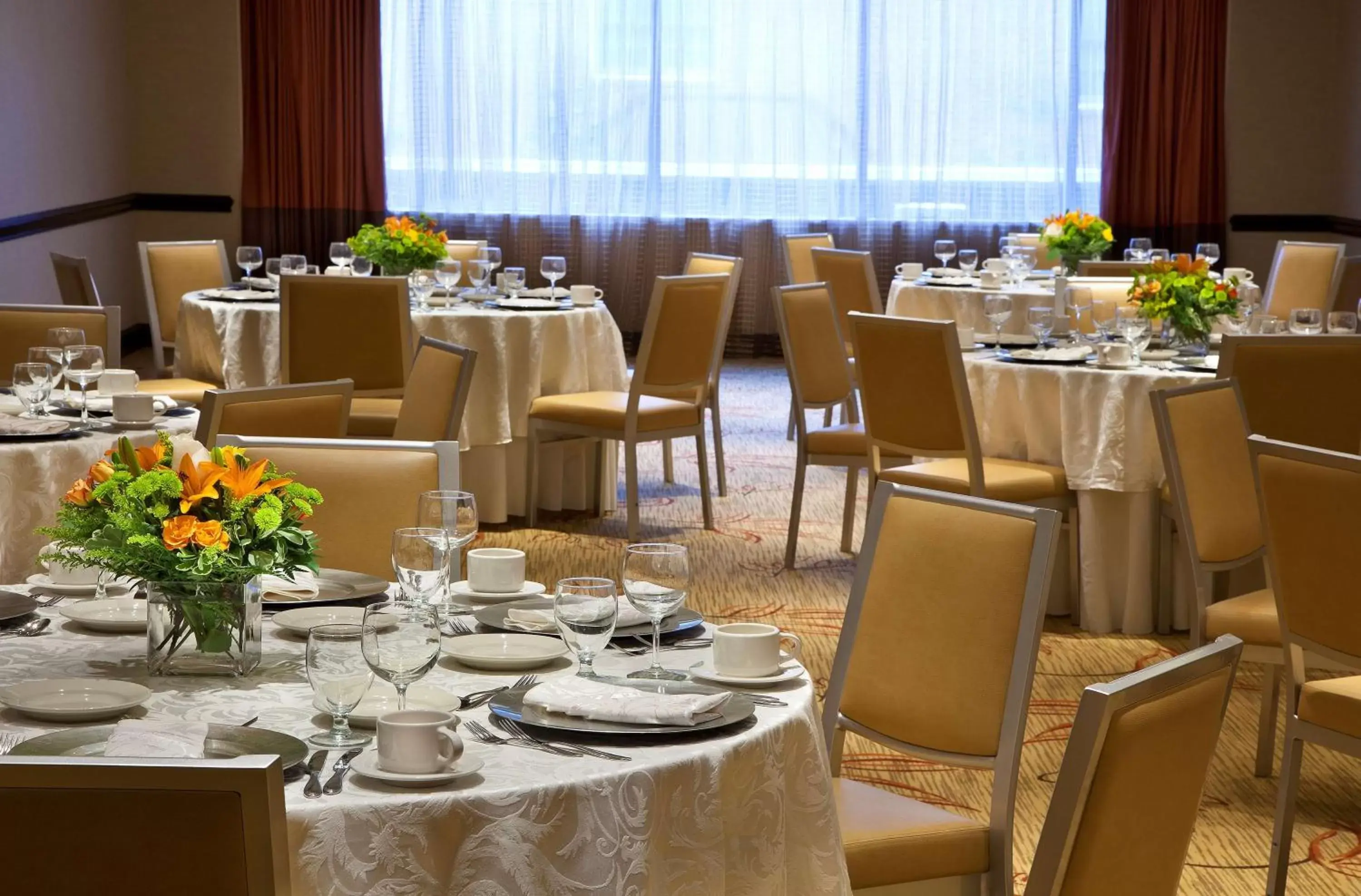 Meeting/conference room, Restaurant/Places to Eat in Embassy Suites by Hilton Washington DC Chevy Chase Pavilion