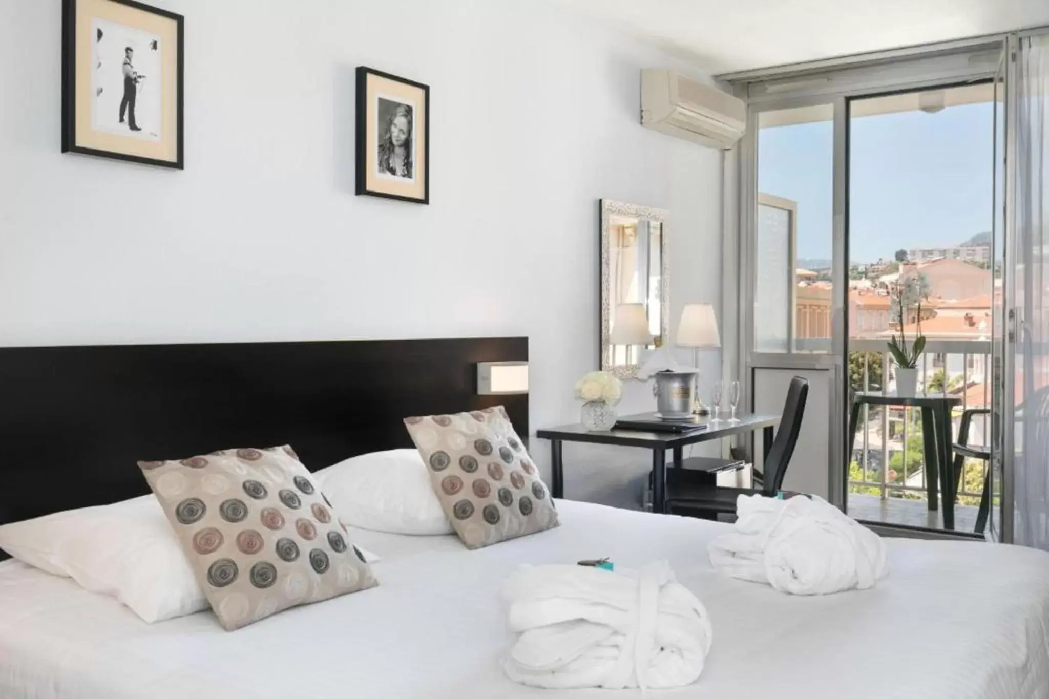 Bedroom, Bed in Best Western Hotel Mediterranee Menton