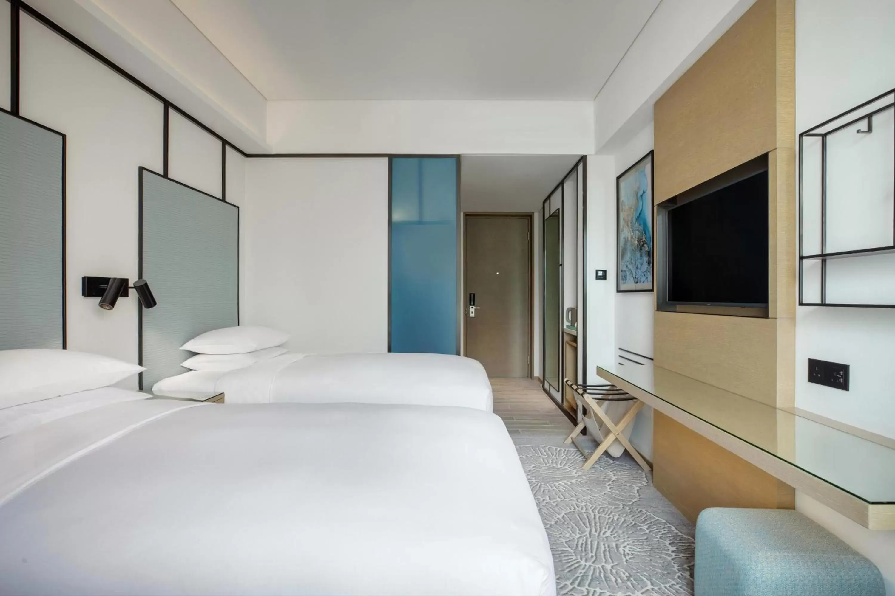 Photo of the whole room, Bed in Four Points by Sheraton Hong Kong, Tung Chung