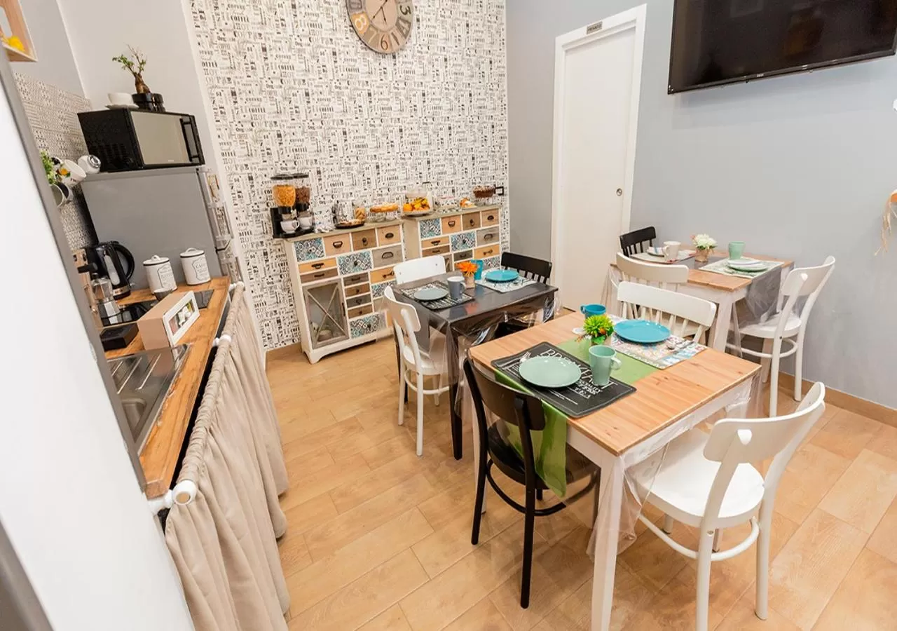 Breakfast, Restaurant/Places to Eat in B&B Vico Milano 18